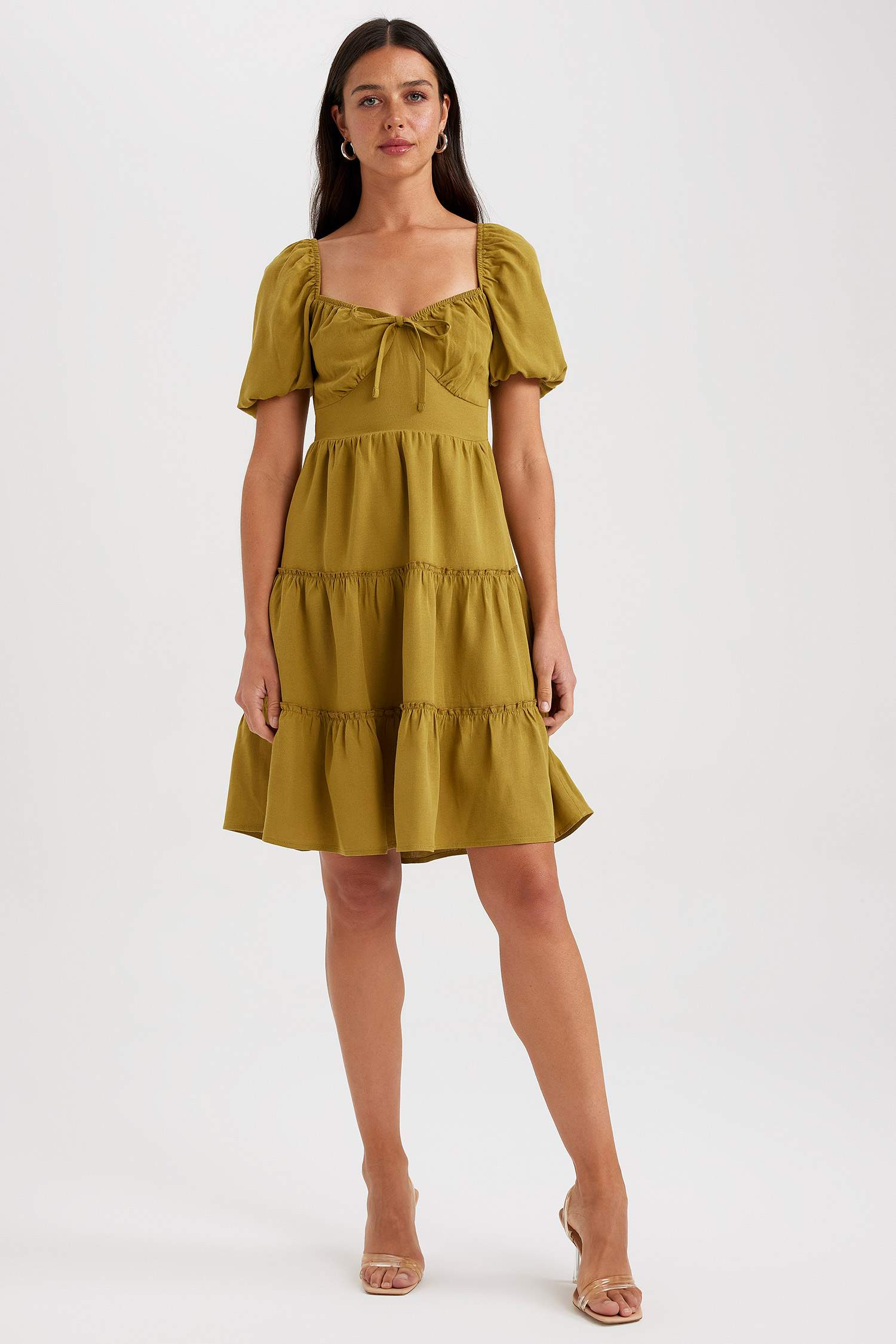 فستان قصير بيبي دول بأكمام بالون برقبة قلب