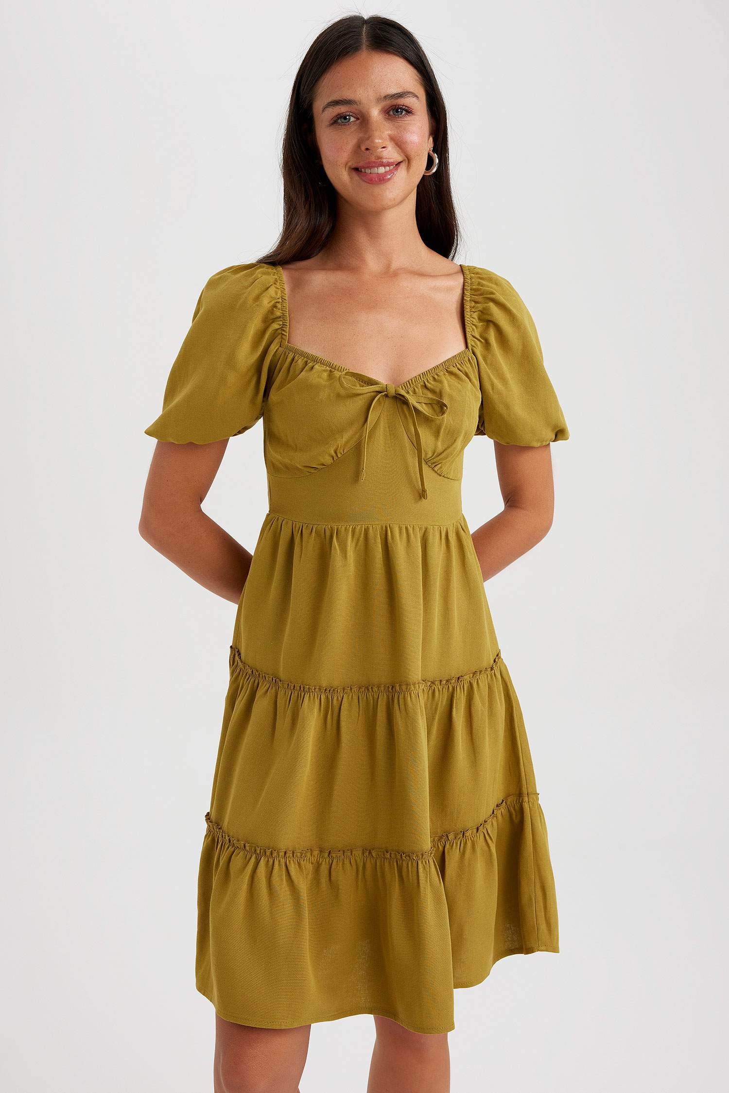 فستان قصير بيبي دول بأكمام بالون برقبة قلب