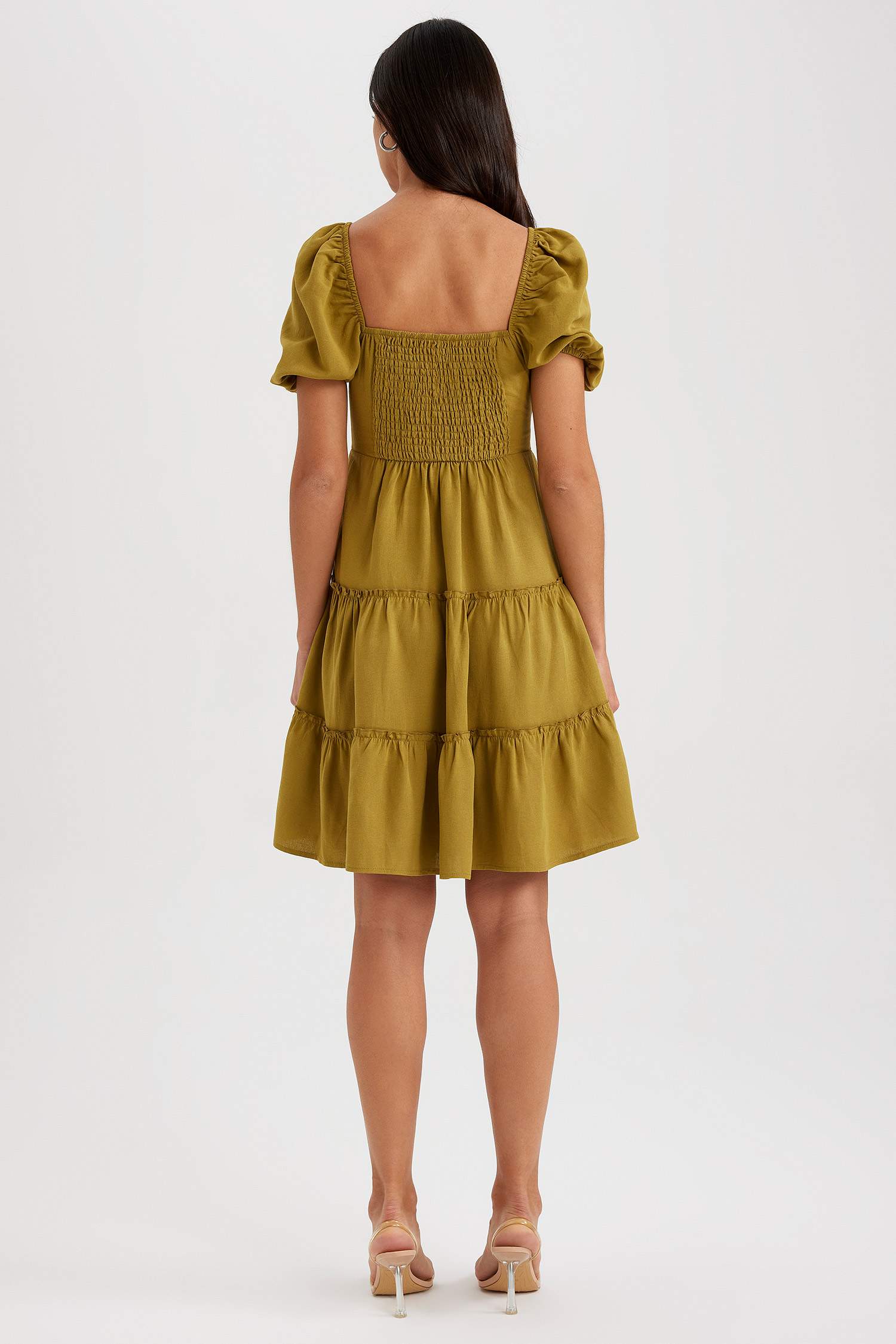 فستان قصير بيبي دول بأكمام بالون برقبة قلب