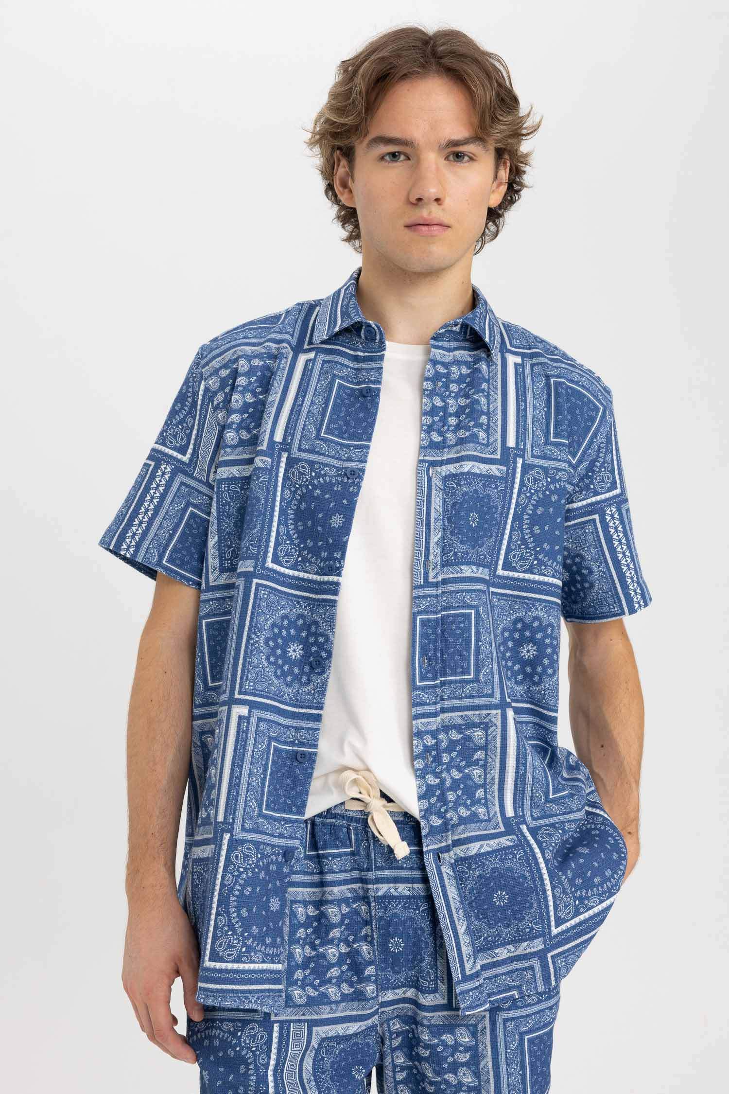 қалыпты пішім басып шығарылған Қысқа жеңді жейде