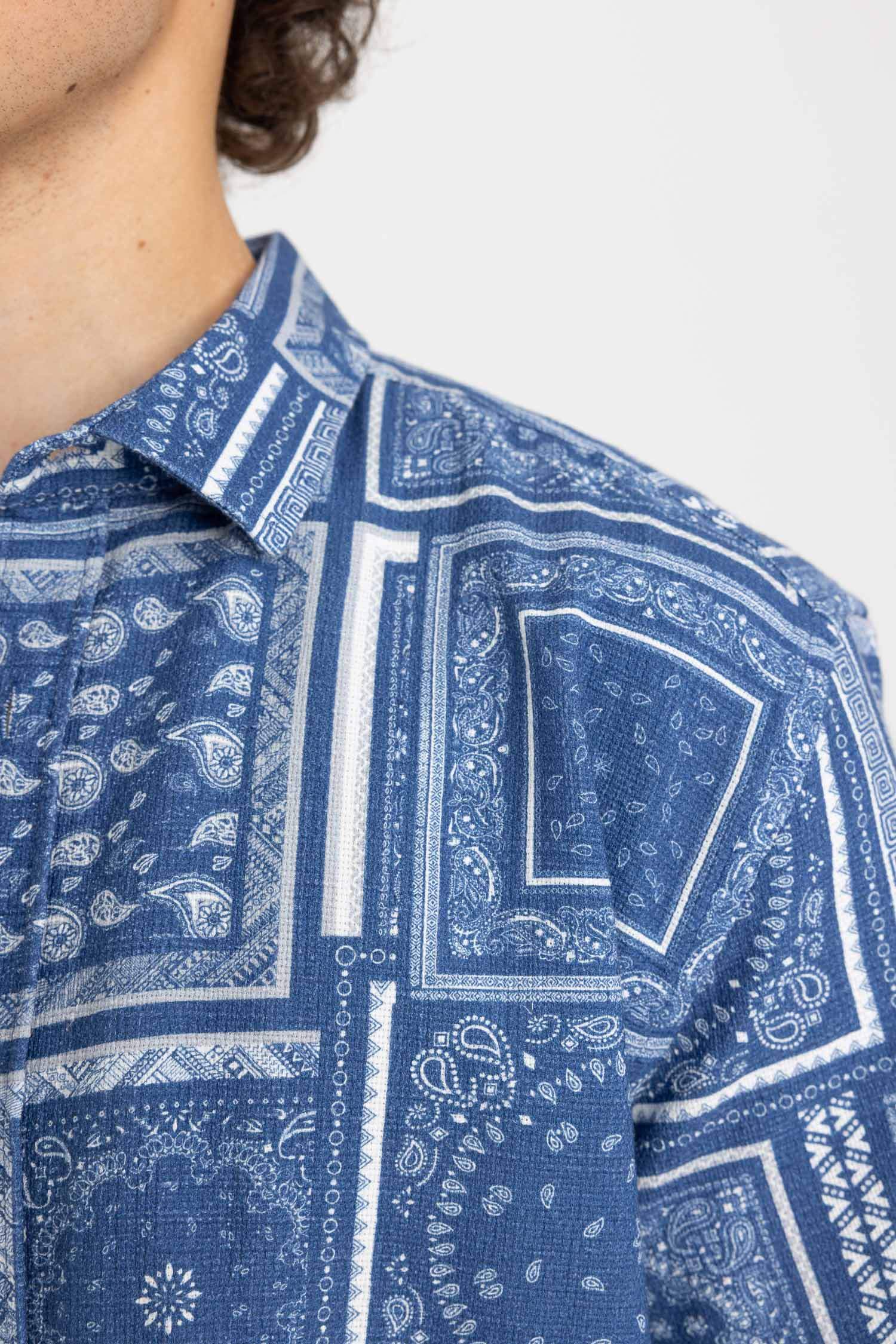 қалыпты пішім басып шығарылған Қысқа жеңді жейде