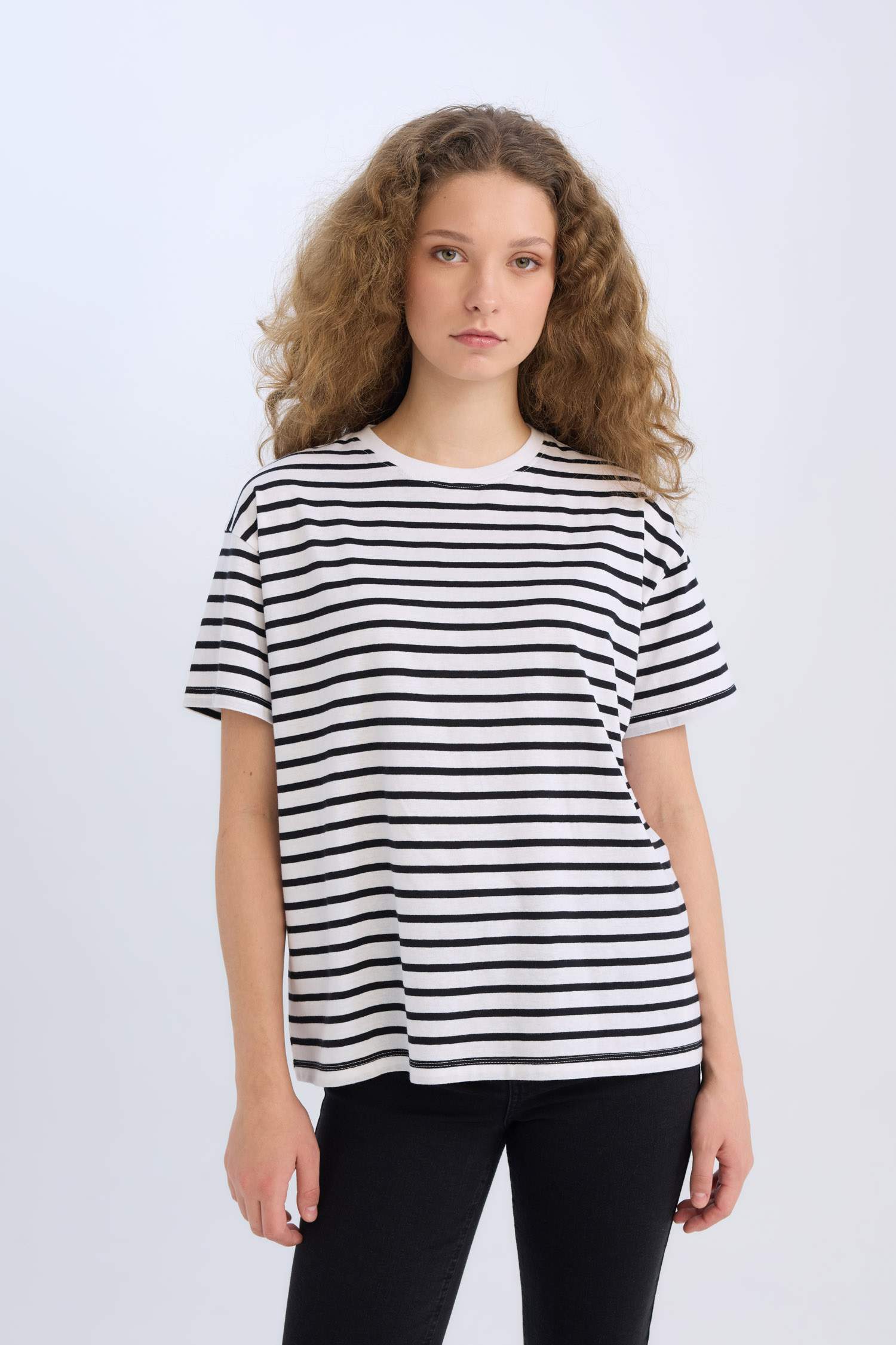 Oversize Fit Çizgili Bisiklet Yaka Kısa Kollu Tişört