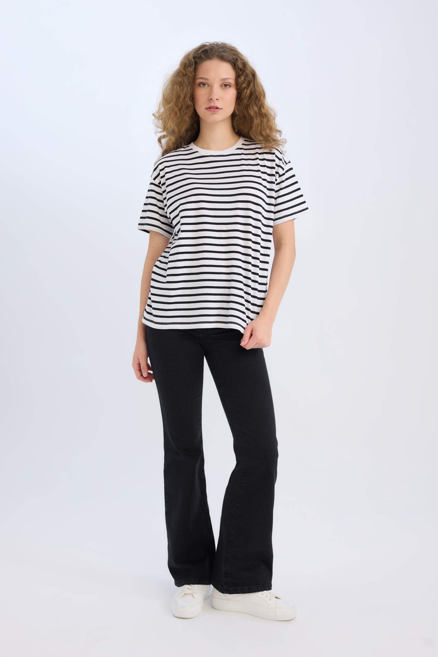 Oversize Fit Çizgili Bisiklet Yaka Kısa Kollu Tişört