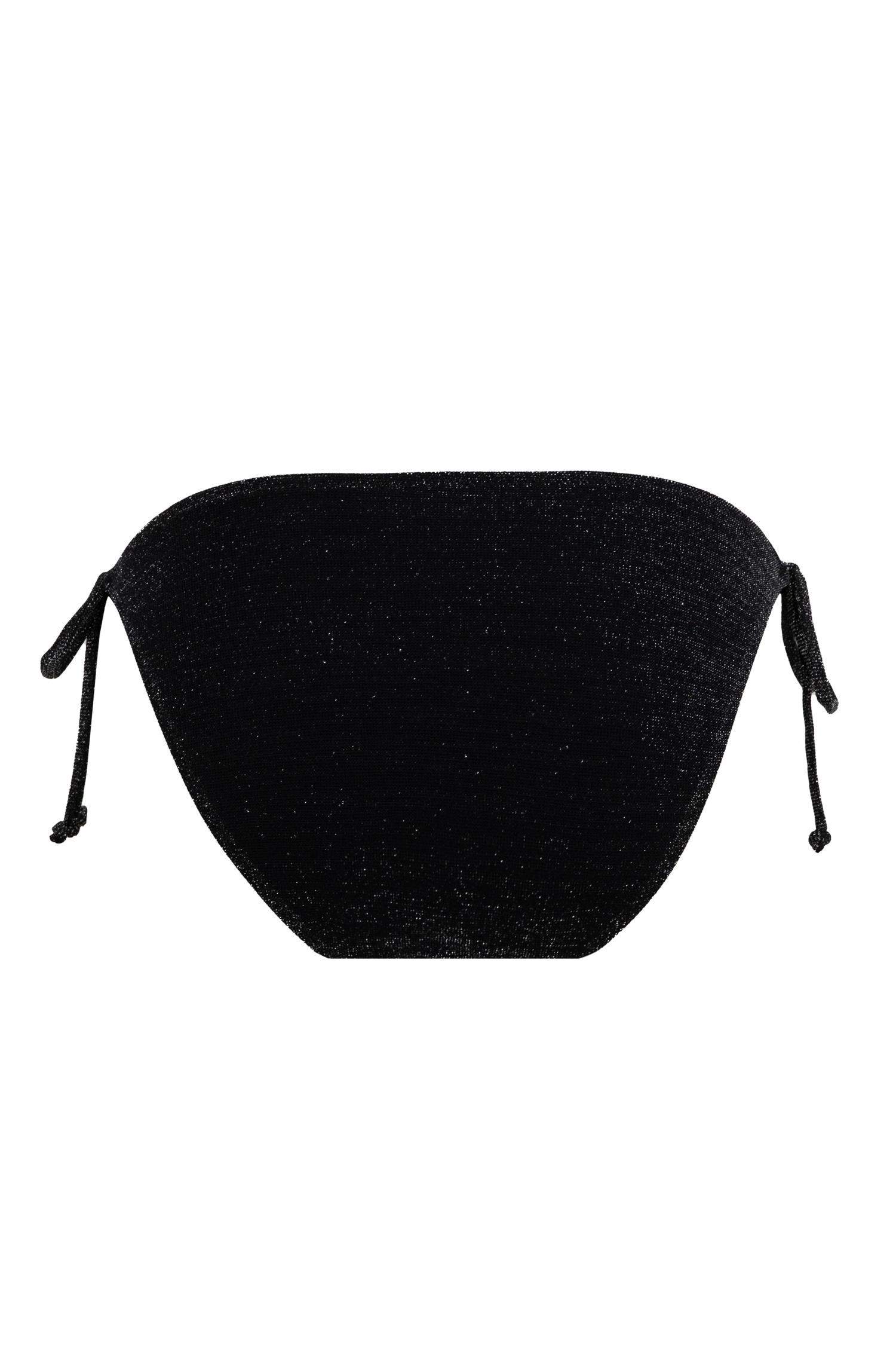 اندر بكيني بقصة عادية من Fall In Love