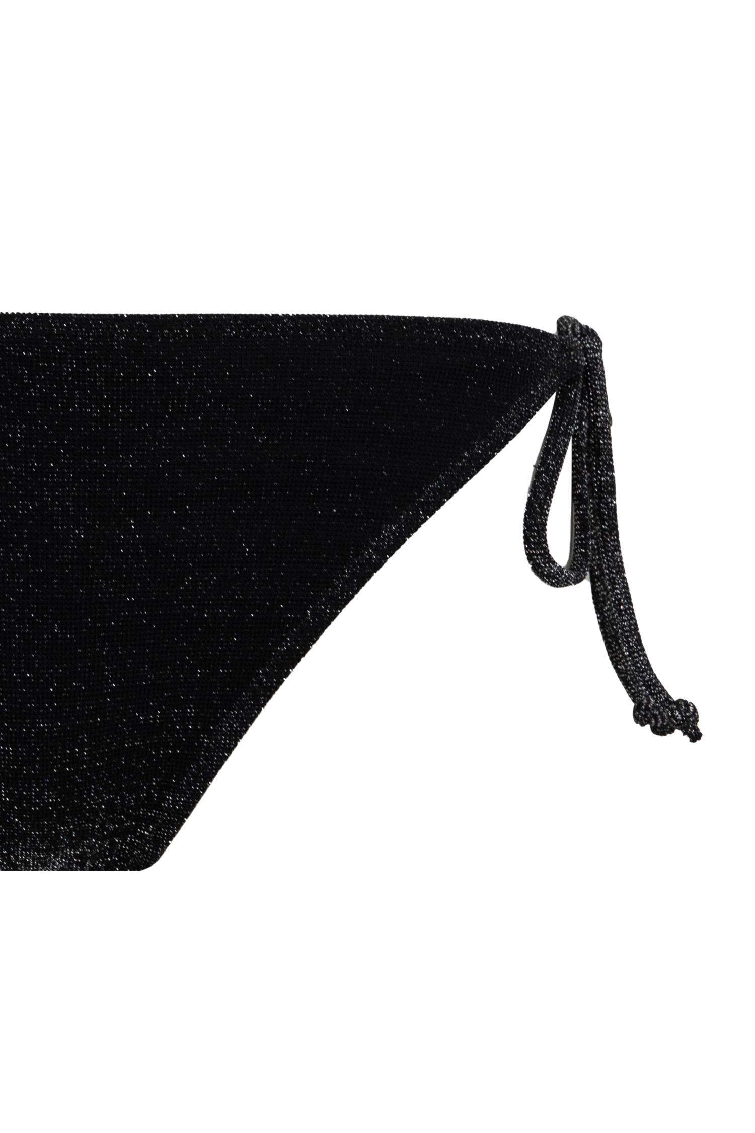 اندر بكيني بقصة عادية من Fall In Love