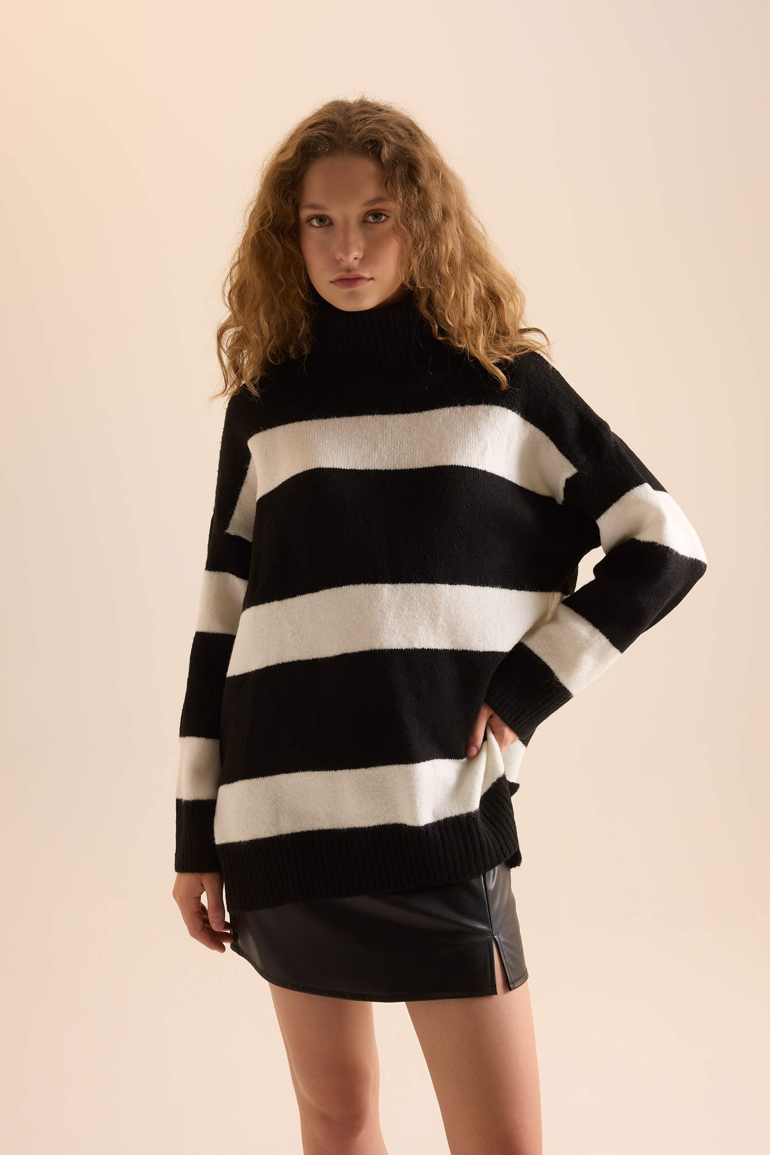 تونيك مخطط قصة مريحة بياخة مدورة