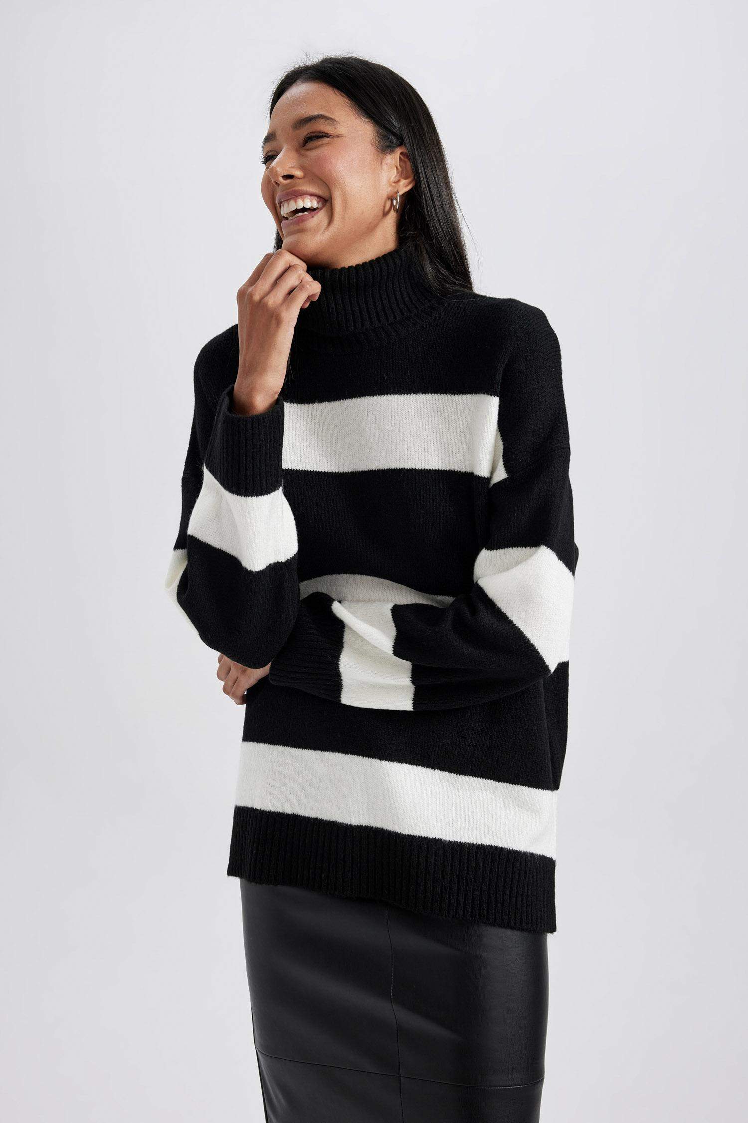 تونيك مخطط قصة مريحة بياخة مدورة