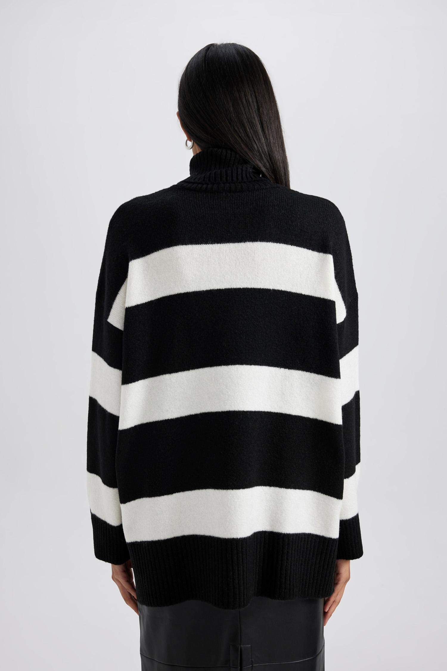 تونيك مخطط قصة مريحة بياخة مدورة