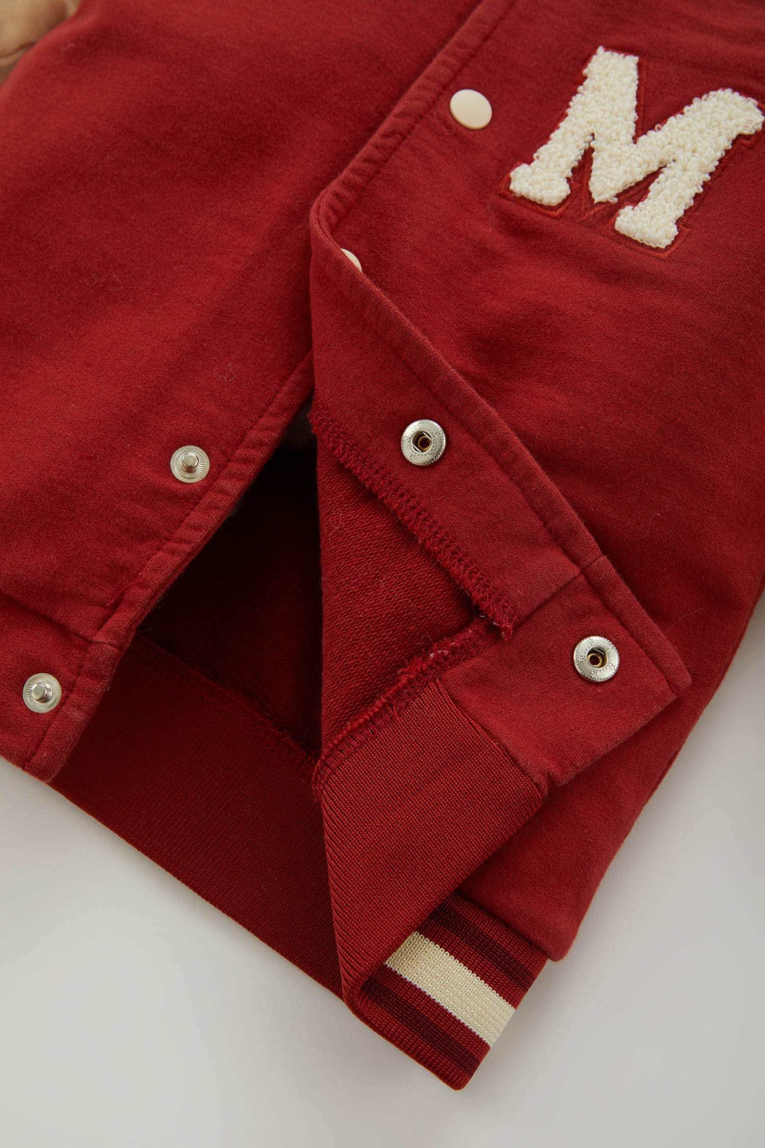 كارديجان بومبر بناتي قصة عادية