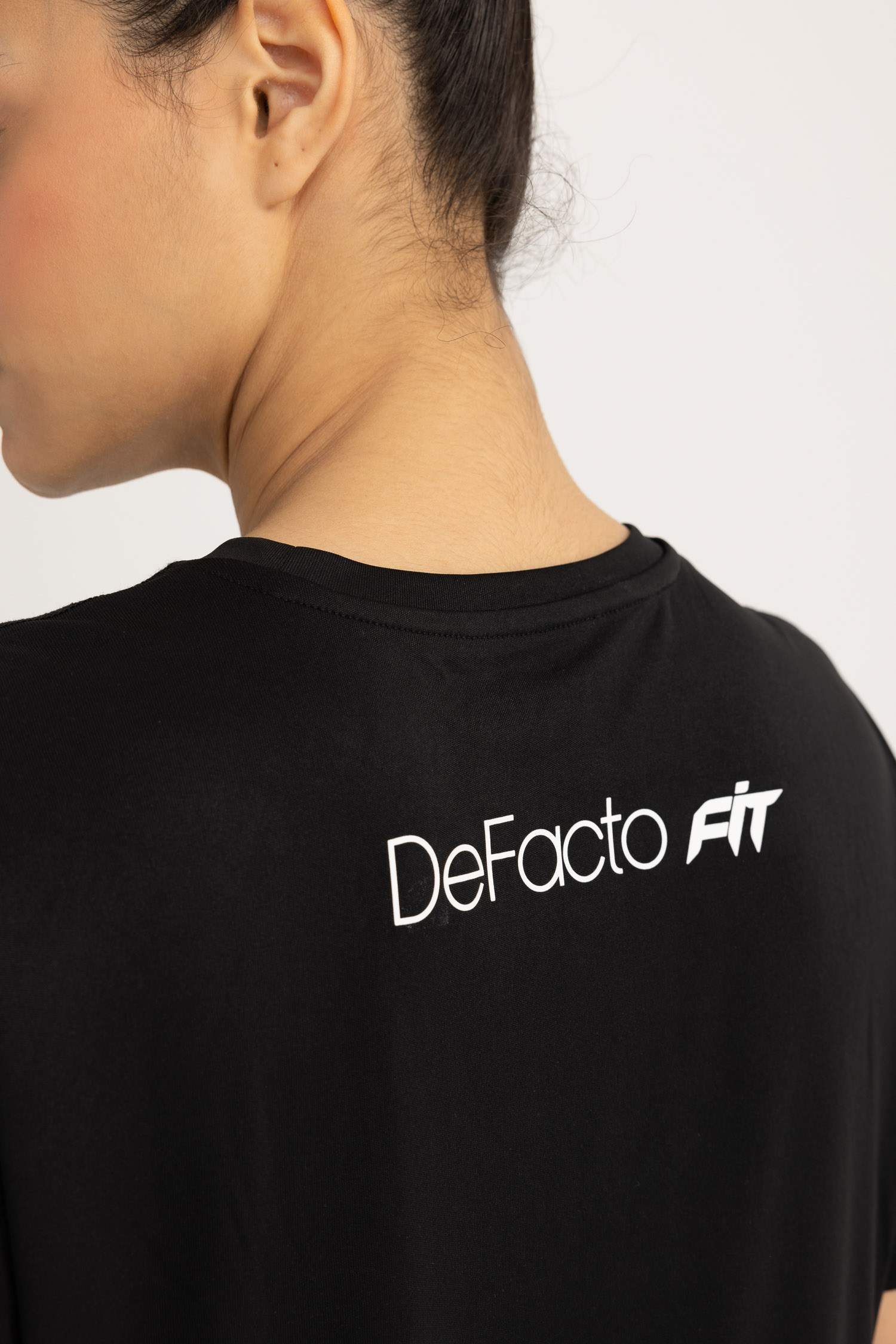 T-Shirt de sport à manches courtes et col rond Coupe Standard