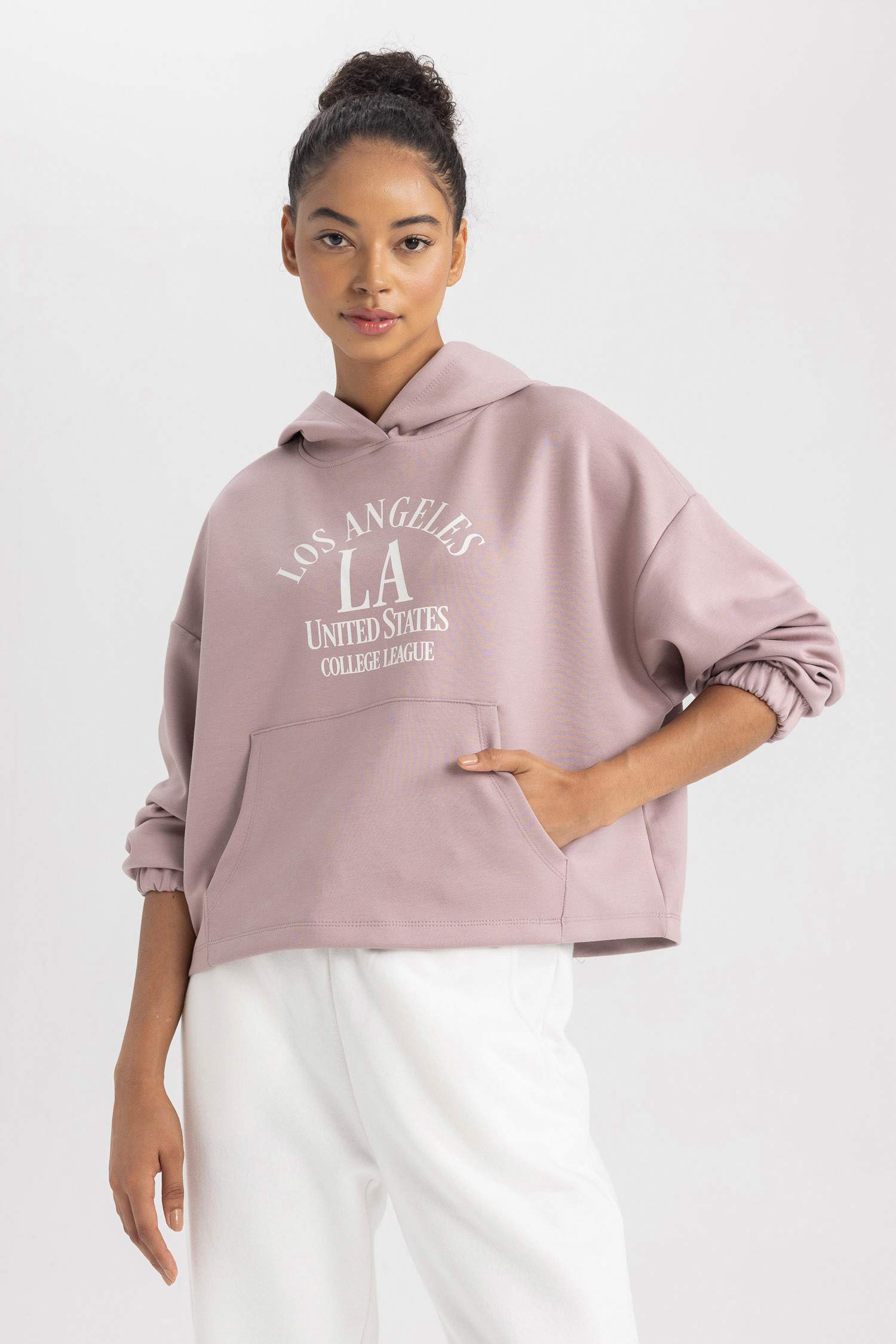 سويت شيرت بغطاء للرأس بجيب