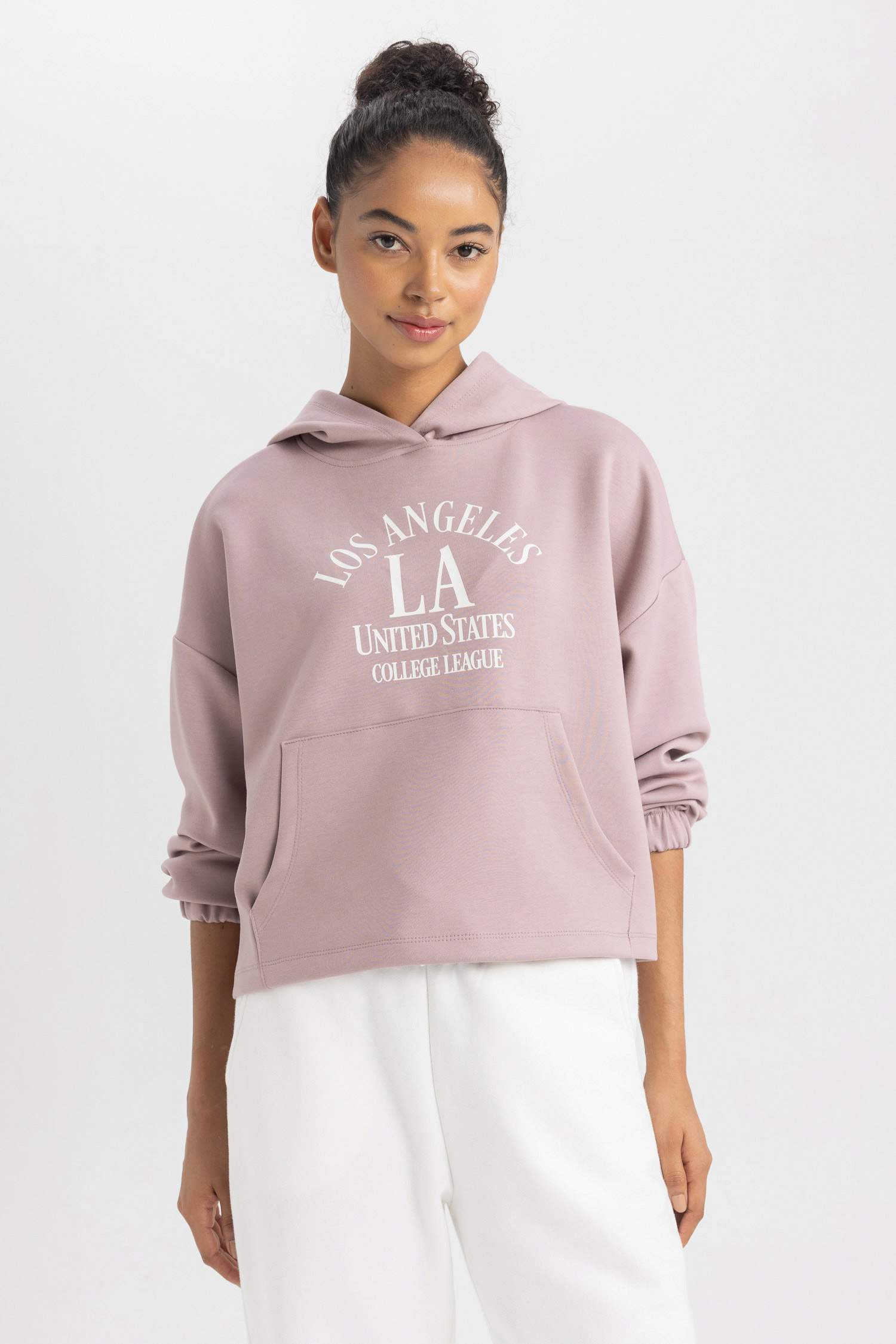 سويت شيرت بغطاء للرأس بجيب