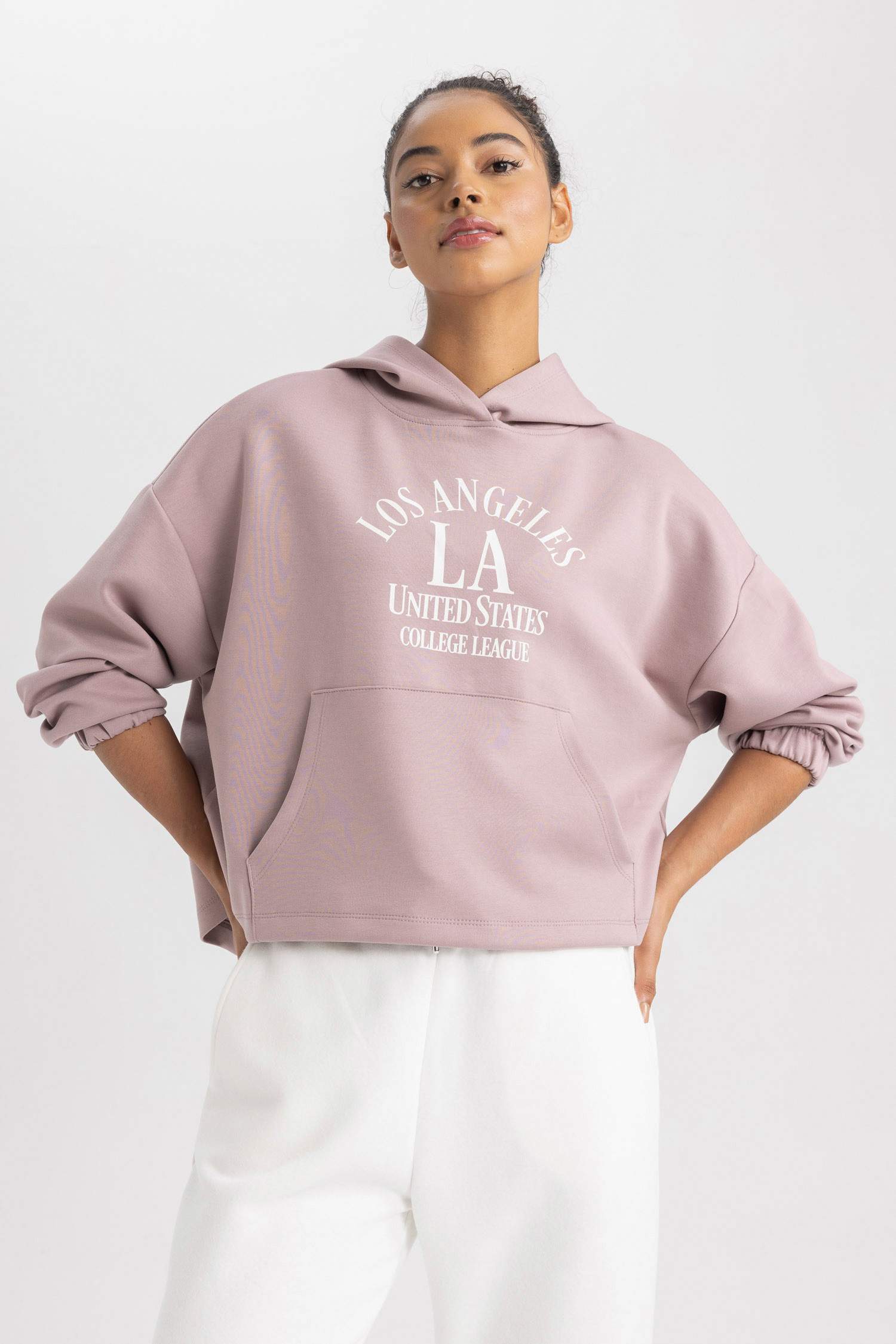 سويت شيرت بغطاء للرأس بجيب