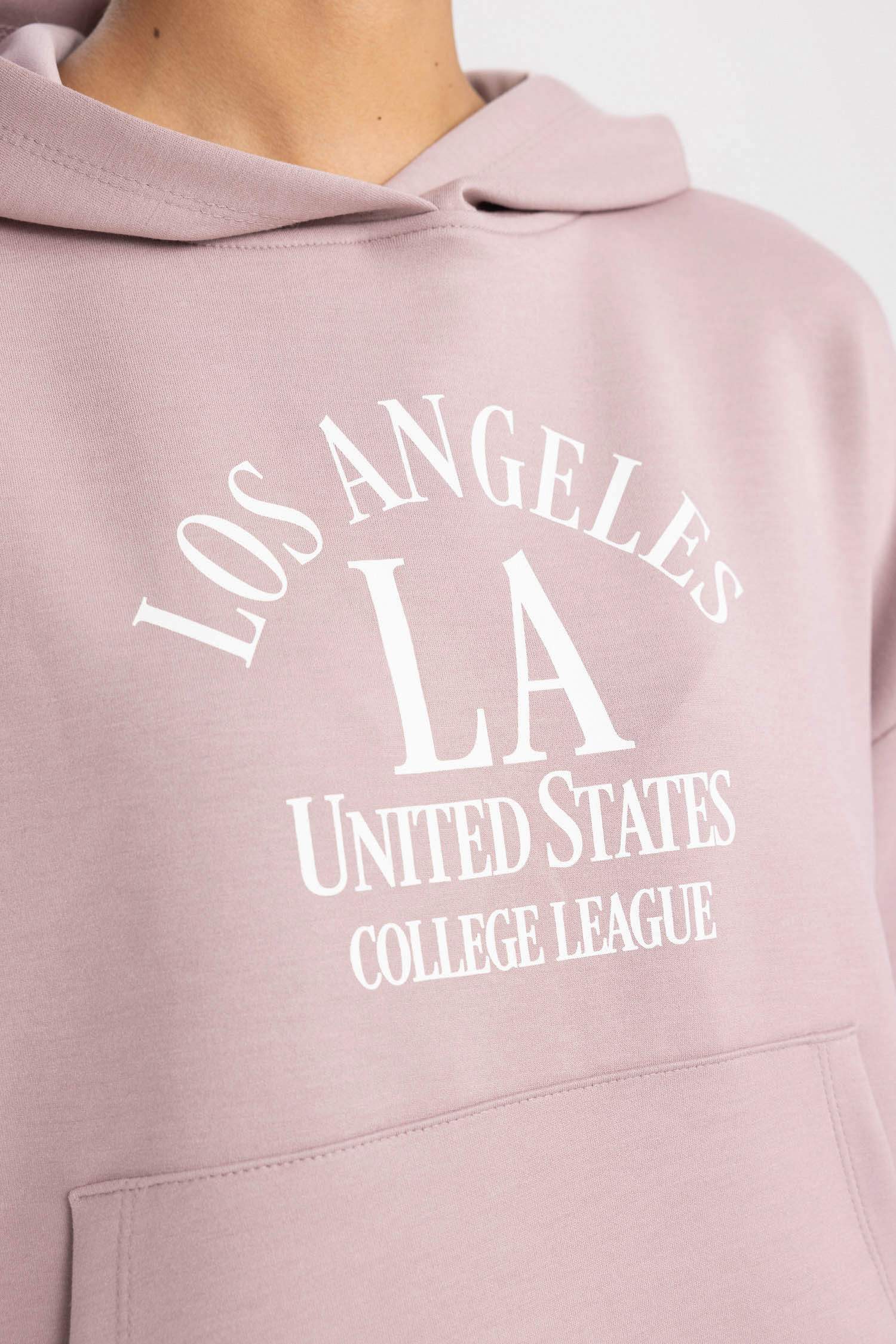 سويت شيرت بغطاء للرأس بجيب