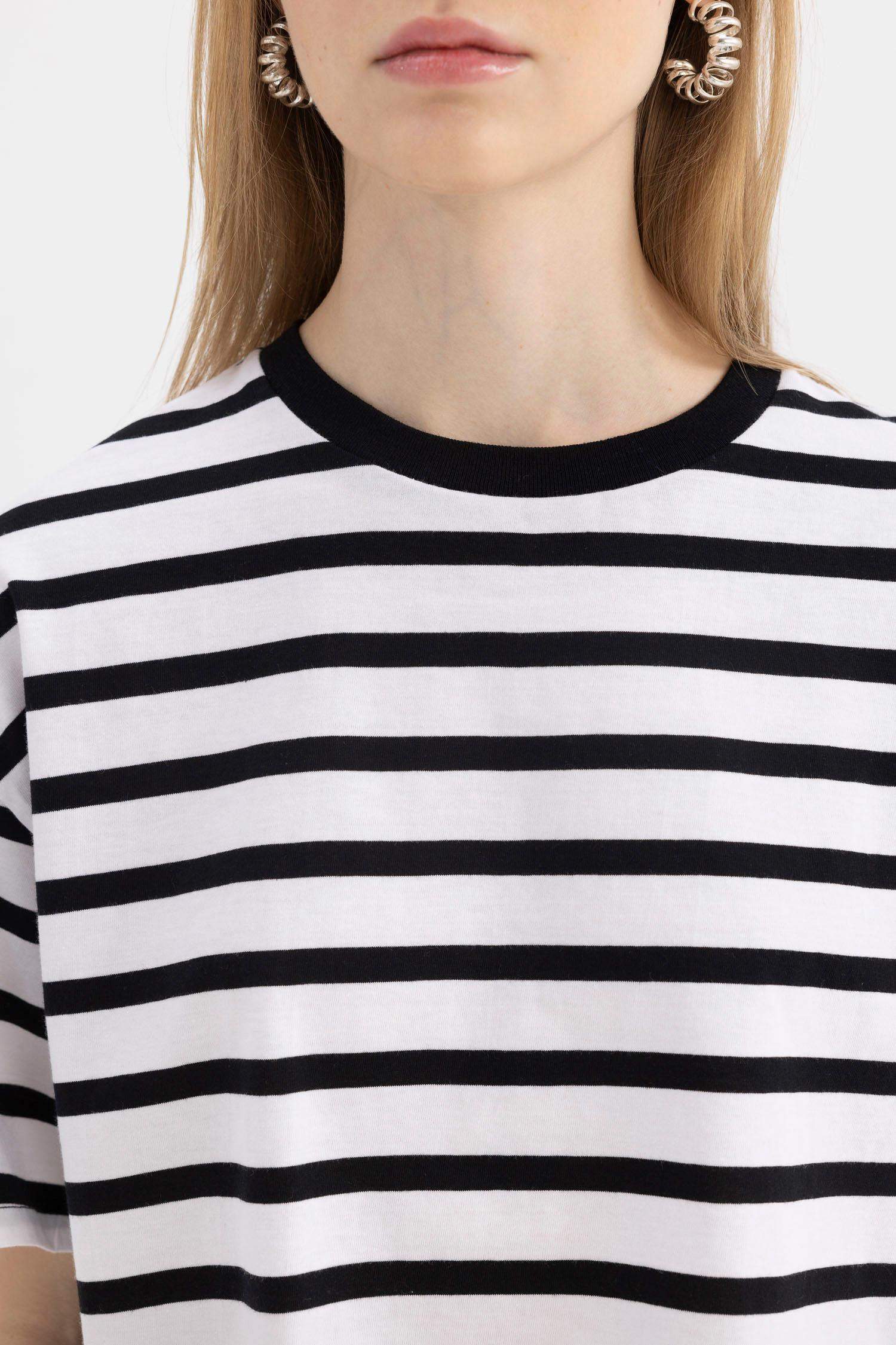 Fitted Striped Short Sleeve T-Shirt