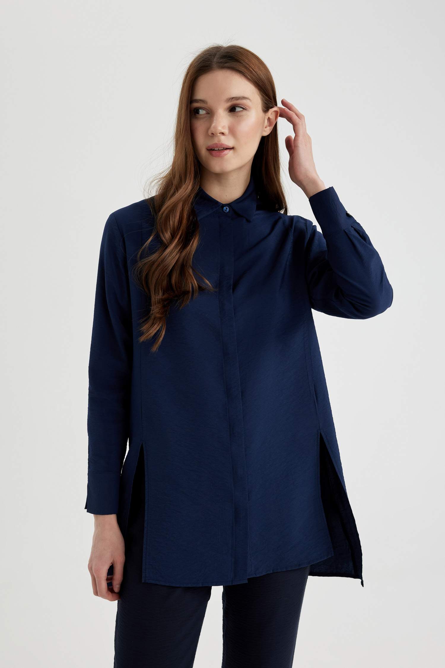 Regular Fit Uzun Kollu Yırtmaçlı Gömlek Tunik