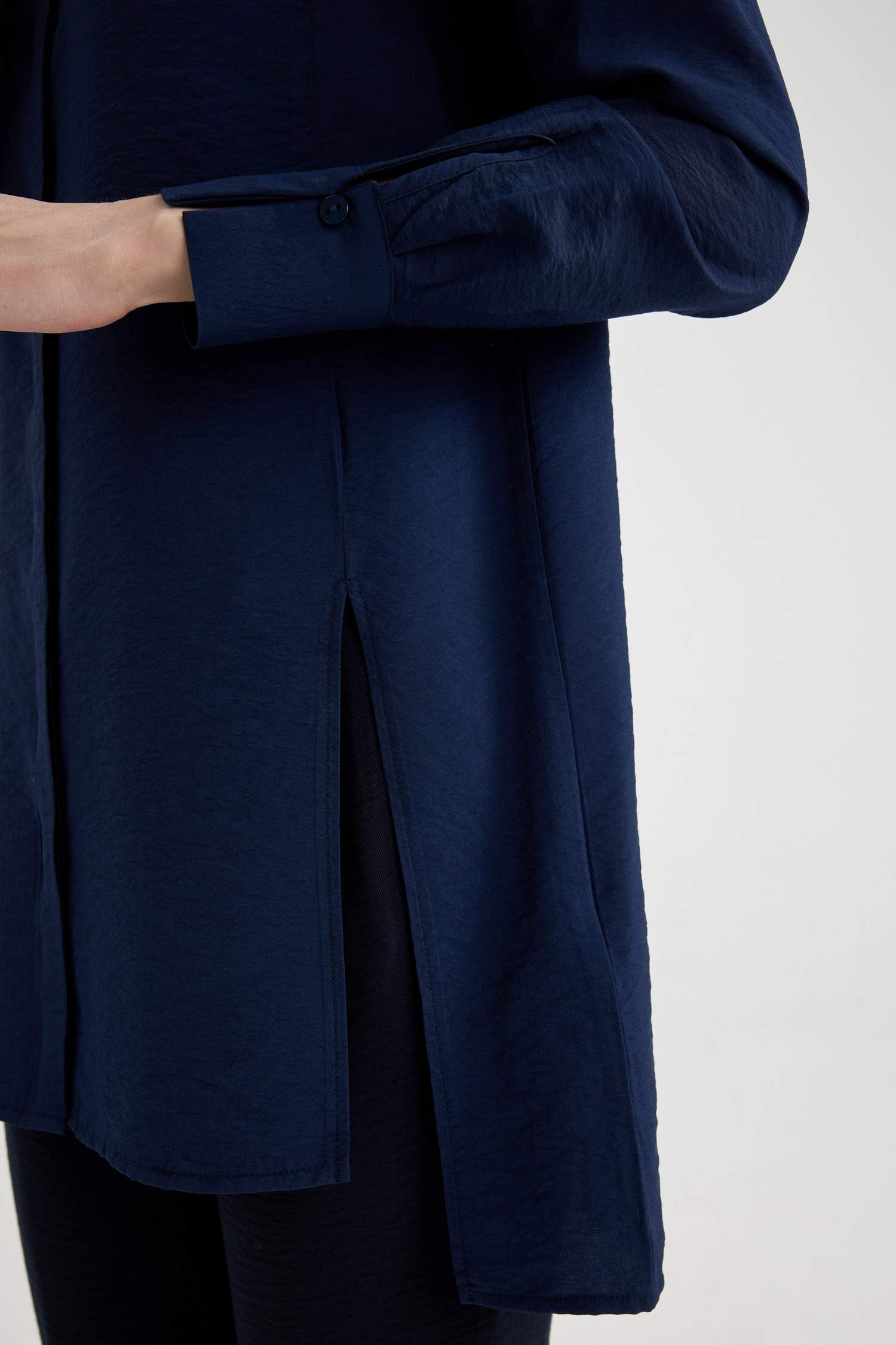 Regular Fit Uzun Kollu Yırtmaçlı Gömlek Tunik