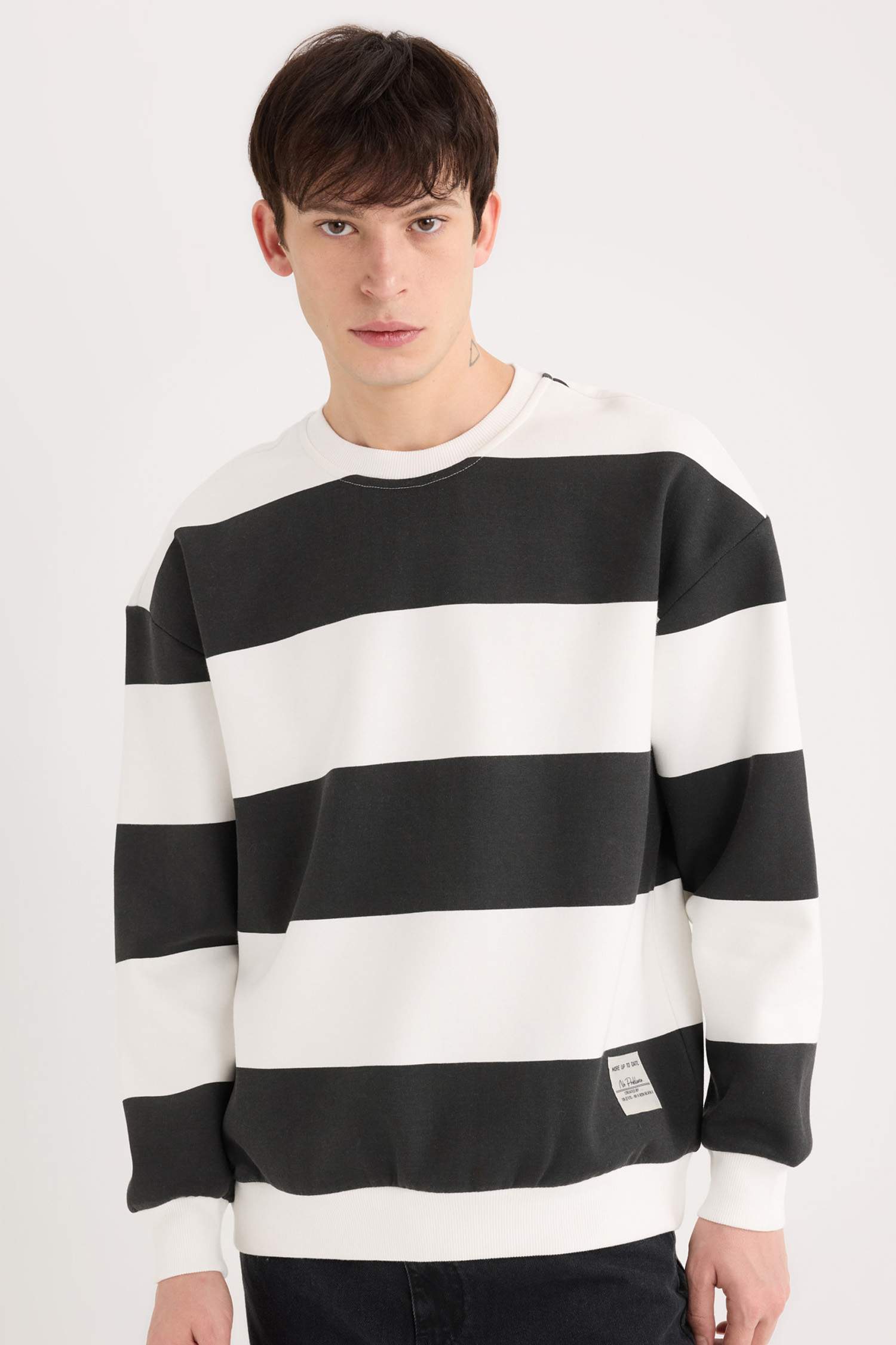 Boxy Fit Bisiklet Yaka Çizgili Dokuma Etiketli Sweatshirt