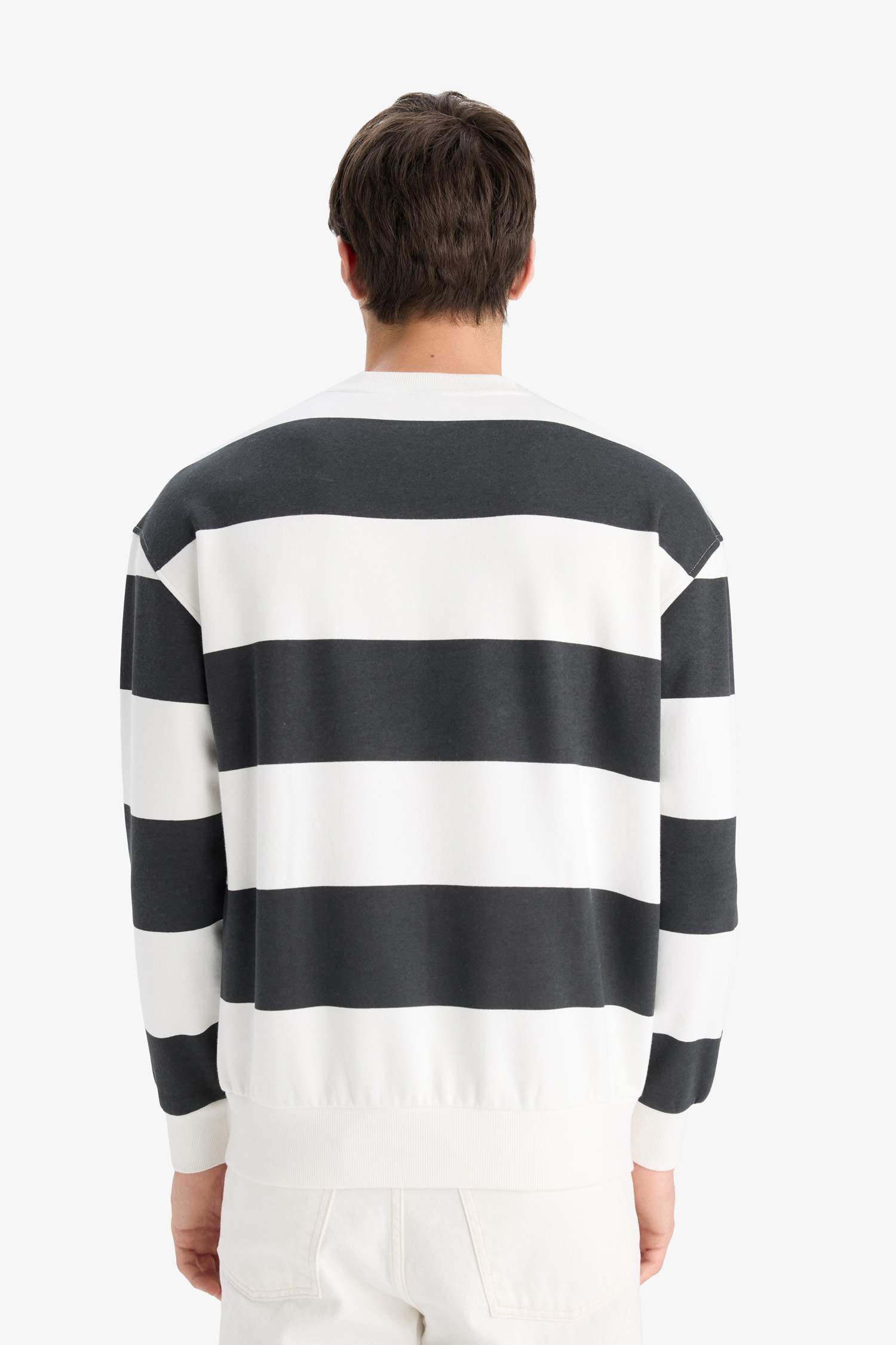 Толстовка с круглым вырезом и полосатым рисунком