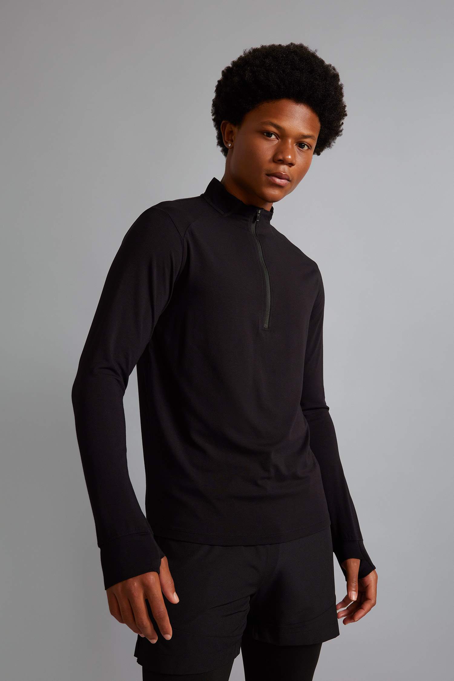 تيشيرت سليم فيت برقبة عالية