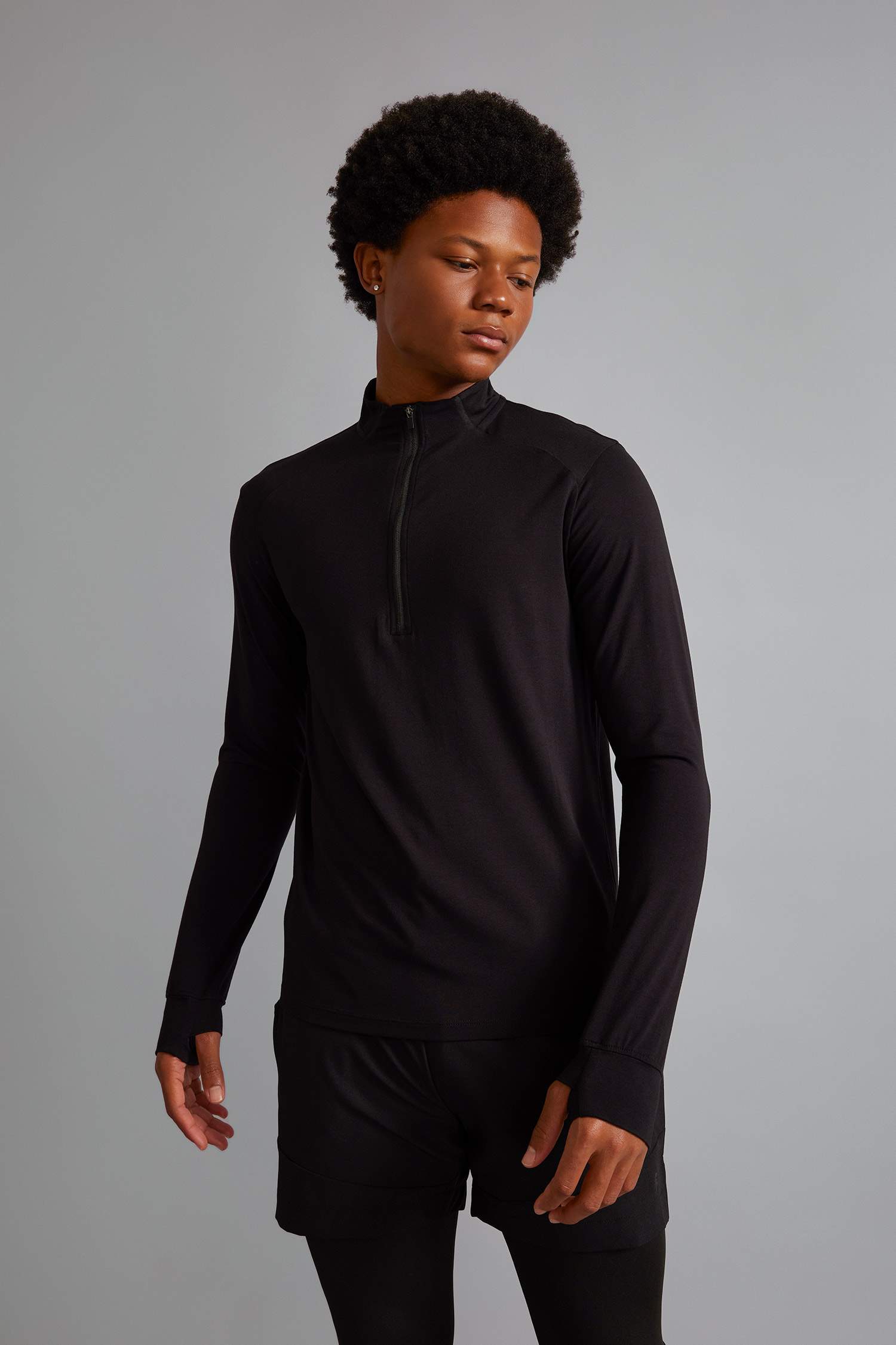 تيشيرت سليم فيت برقبة عالية