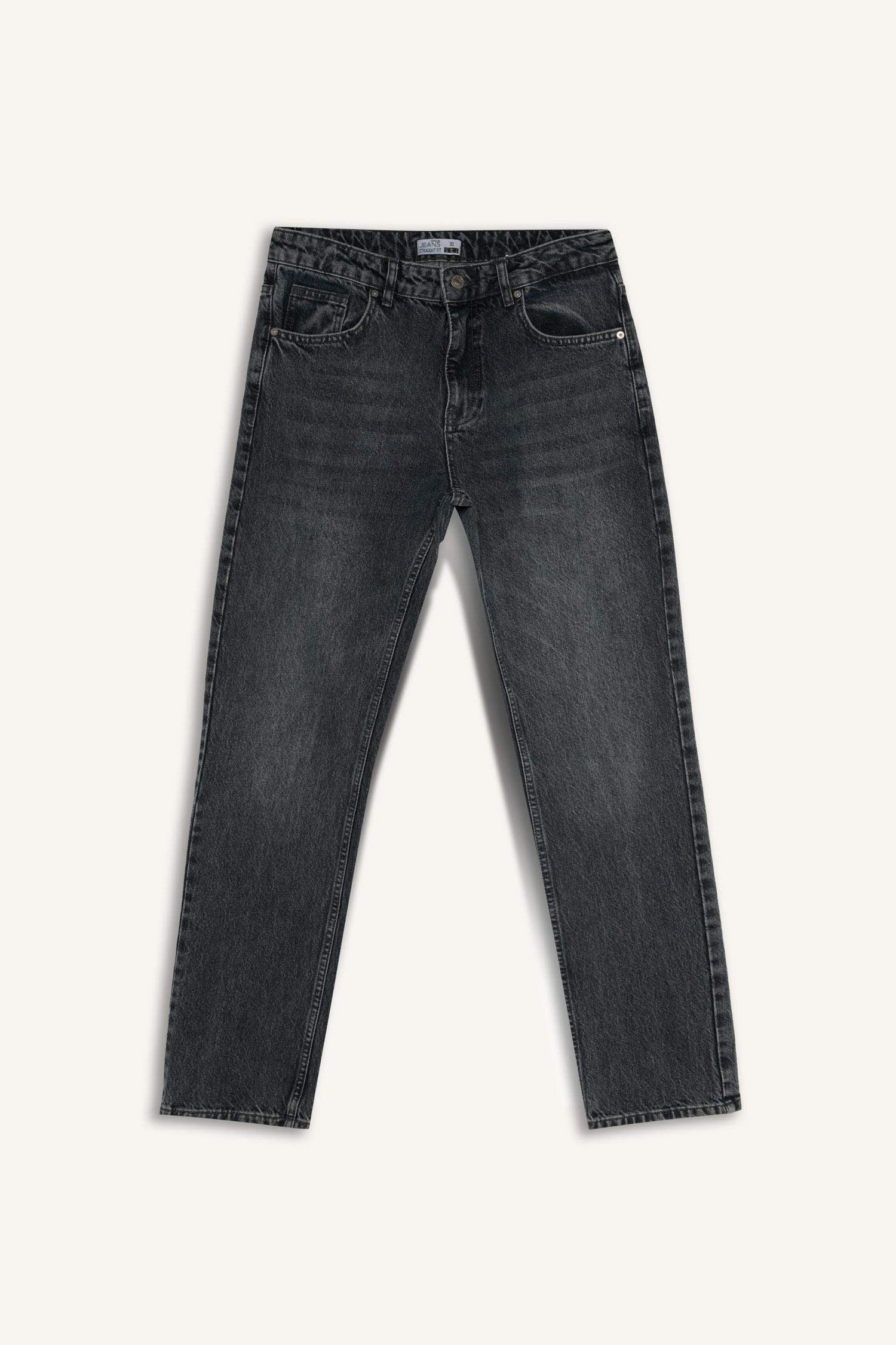 Джинсы Straight Fit прямого кроя со средней талией