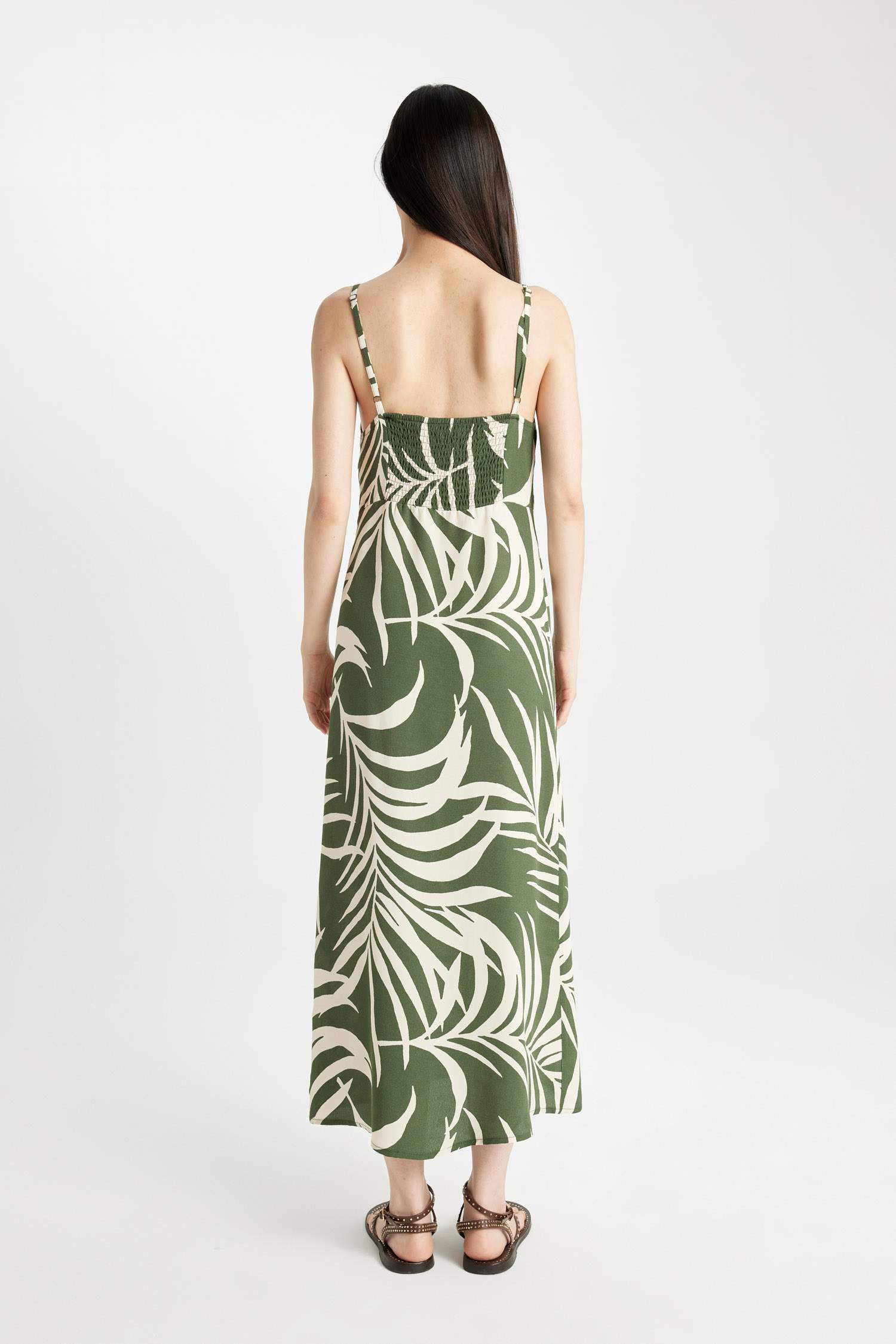 فستان ميدي بحمالات بنمط عرقي منسوج وياخة قلب