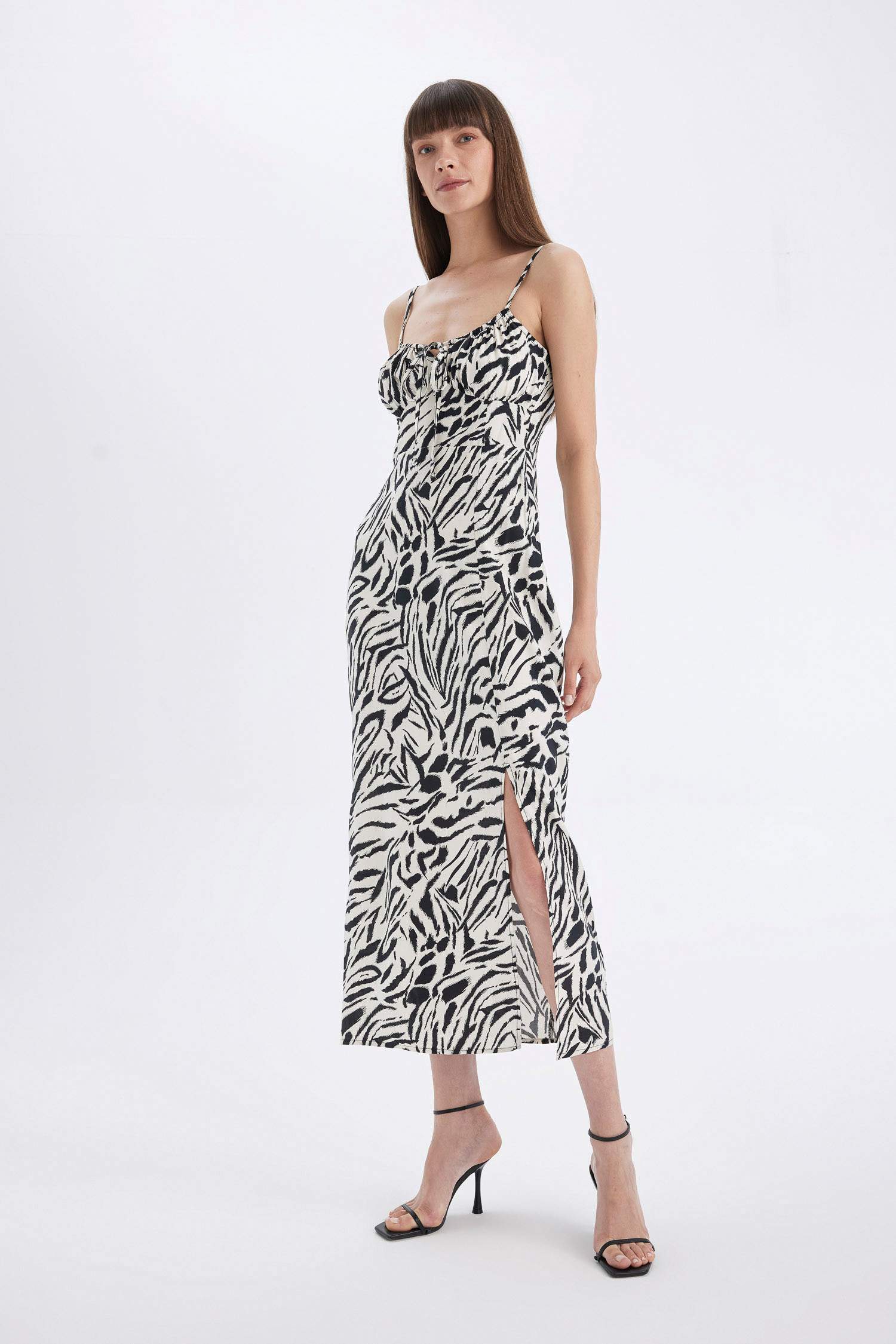 فستان طويل زيبرا مطبوع فيسكوز بقصة A وياخة قلب