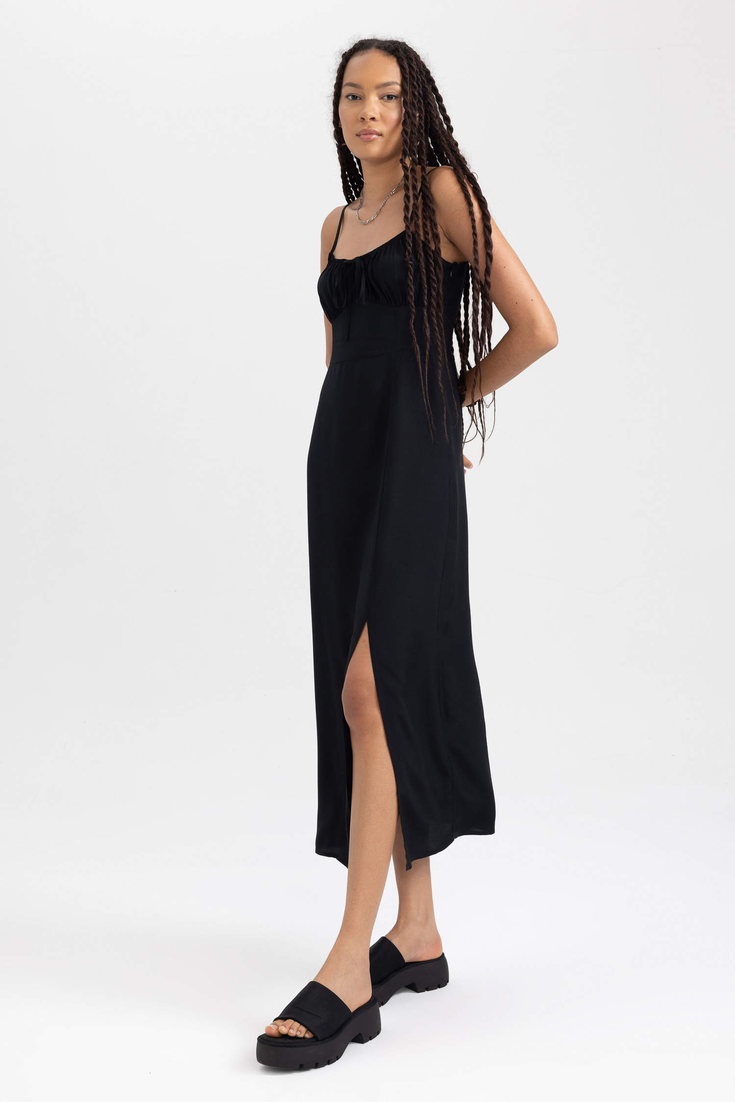 Black Woman Maxi Short Sleeve Woven Dress 2848985 | DeFacto