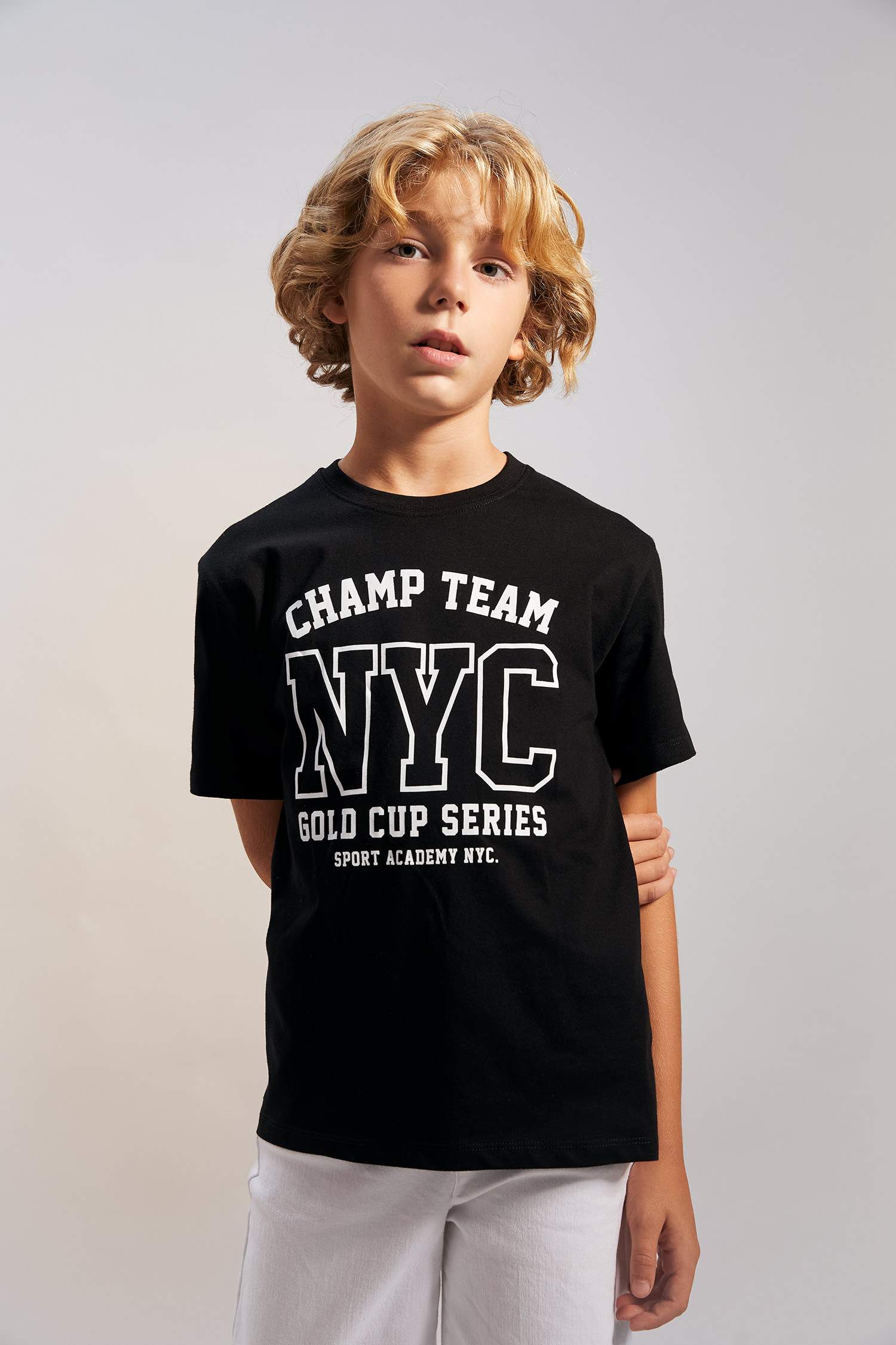 Ұлдарға дөңгелек жаға басып шығарылған қысқа жеңді Қысқа жеңді футболка