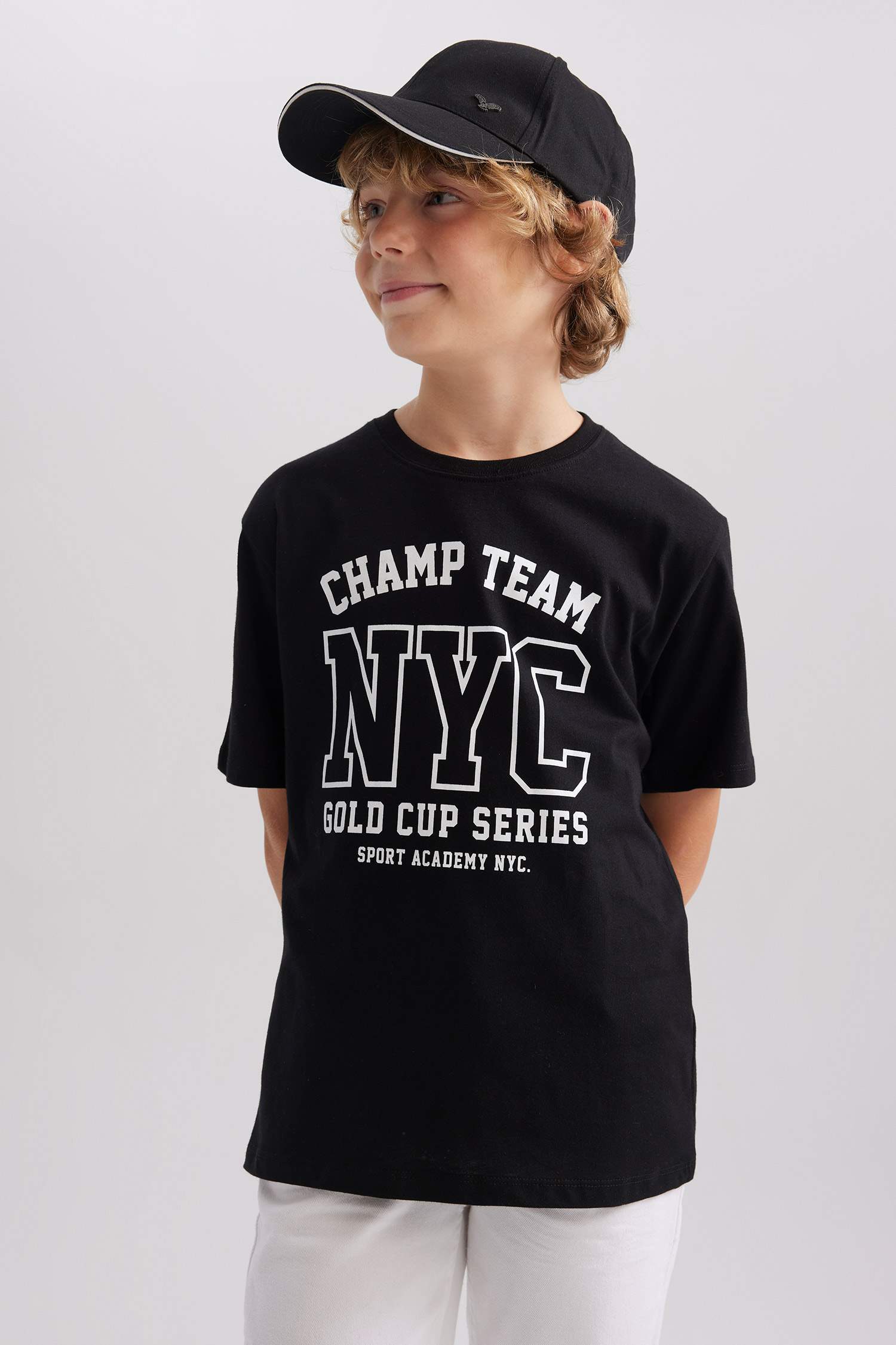 Ұлдарға дөңгелек жаға басып шығарылған қысқа жеңді Қысқа жеңді футболка