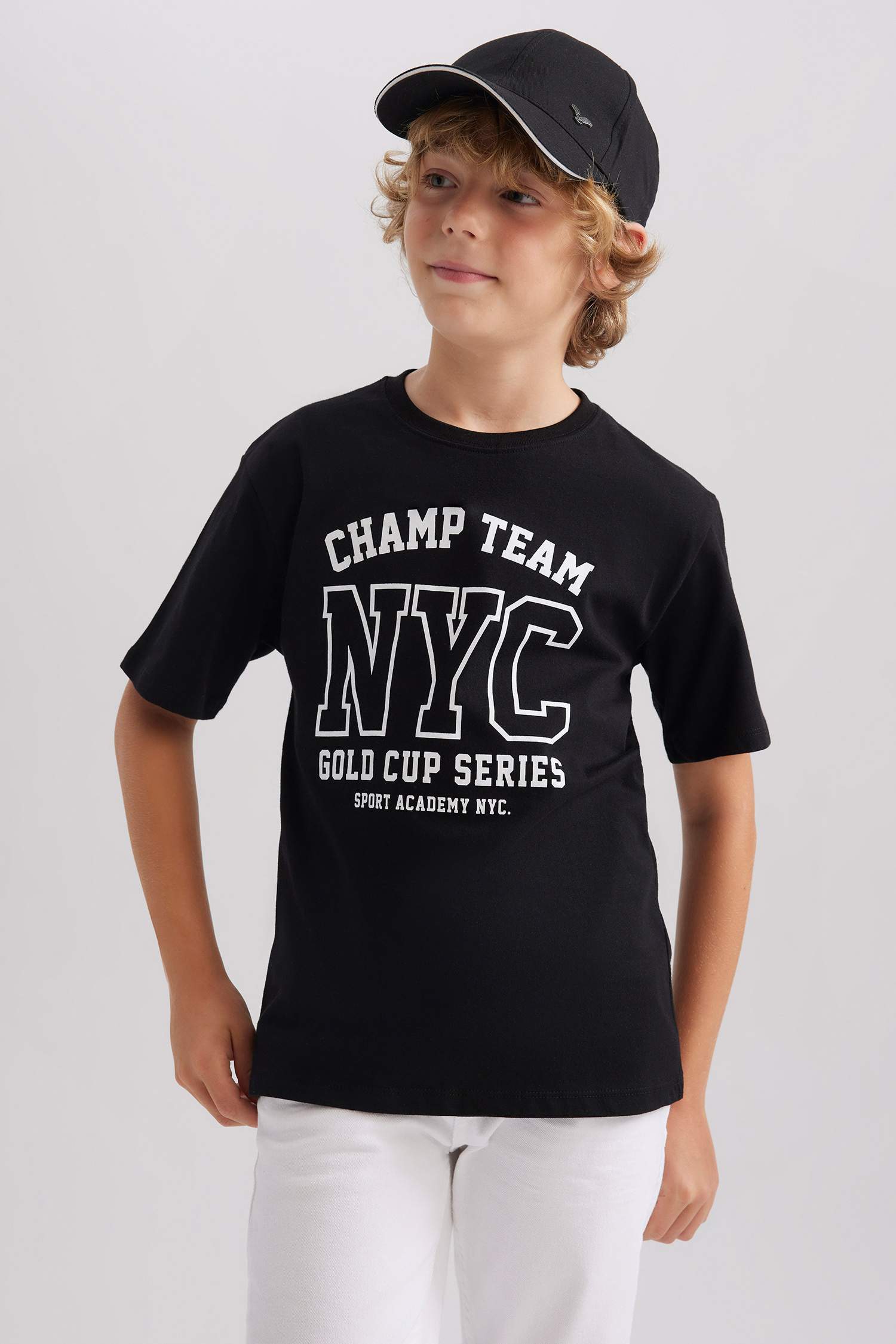 Ұлдарға дөңгелек жаға басып шығарылған қысқа жеңді Қысқа жеңді футболка