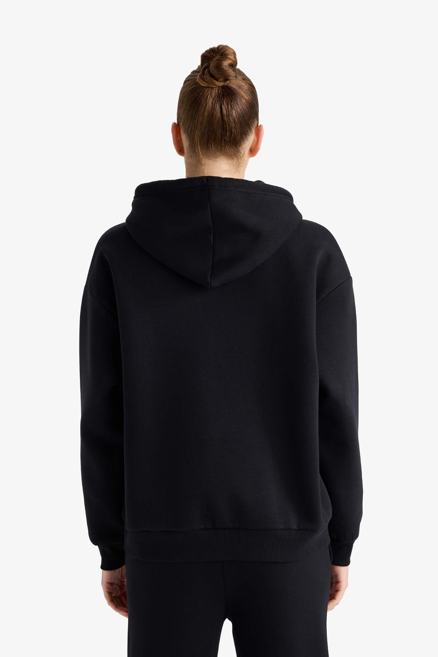 سويت شيرت بيزك قصة مريحة بكابيشون