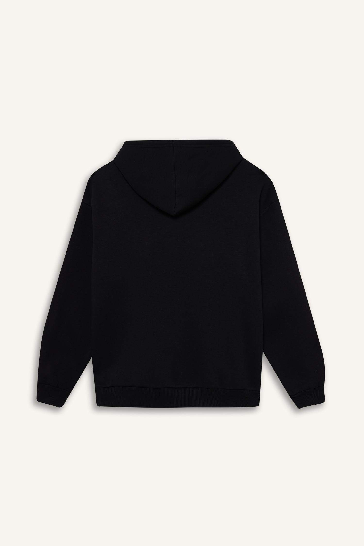 سويت شيرت بيزك قصة مريحة بكابيشون