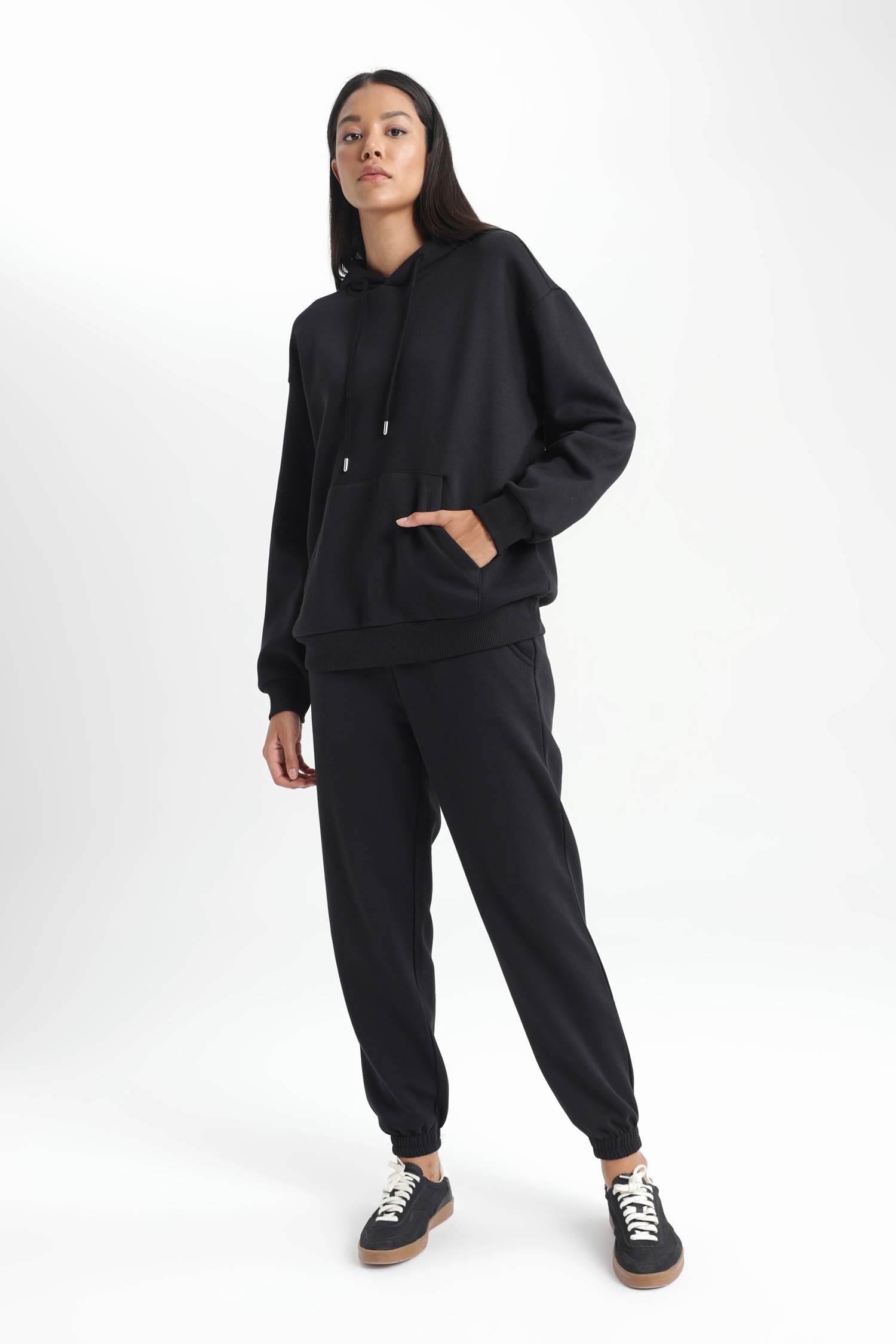 Black WOMAN jogger Thick Sweatshirt Fabric Pants 2891065 | DeFacto