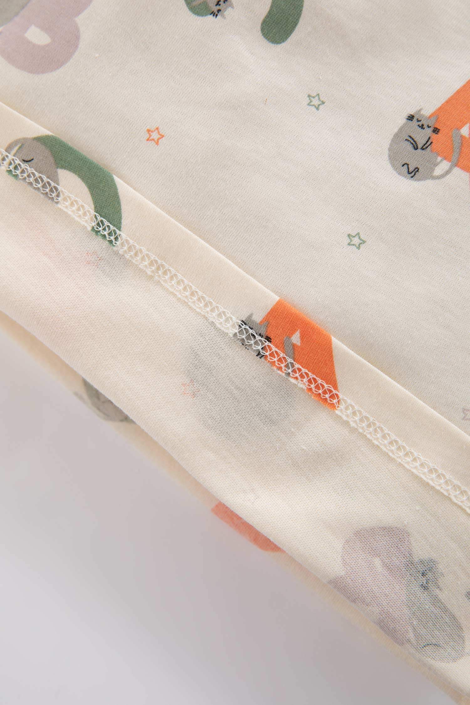 سيت بيجاما بناتي بطبعة شعار ممشط - 4 قطع