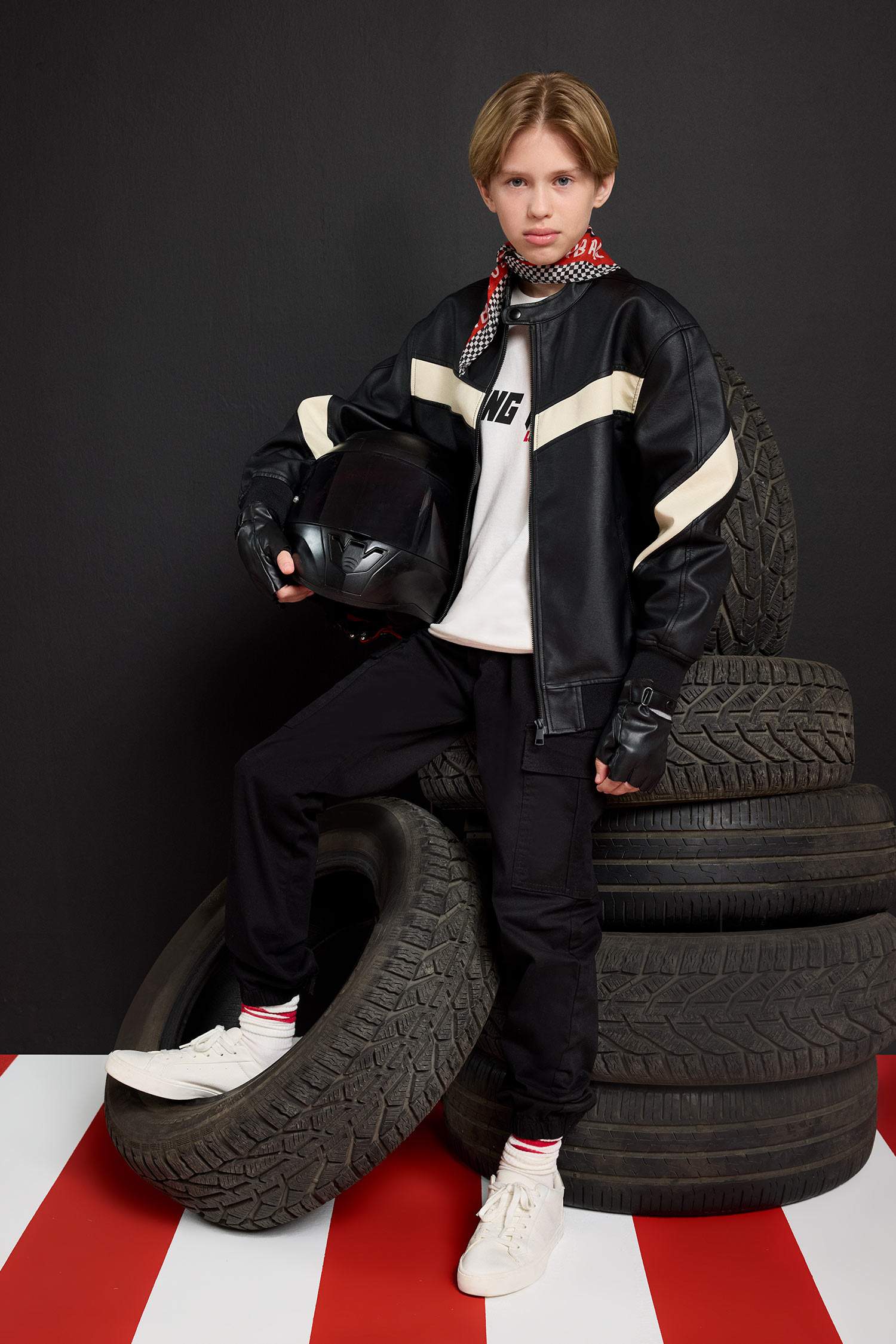 Erkek Çocuk Kargo Cepli Beli Bağcıklı Lastikli Paça Cepli Siyah Jogger Gabardin Pantolon