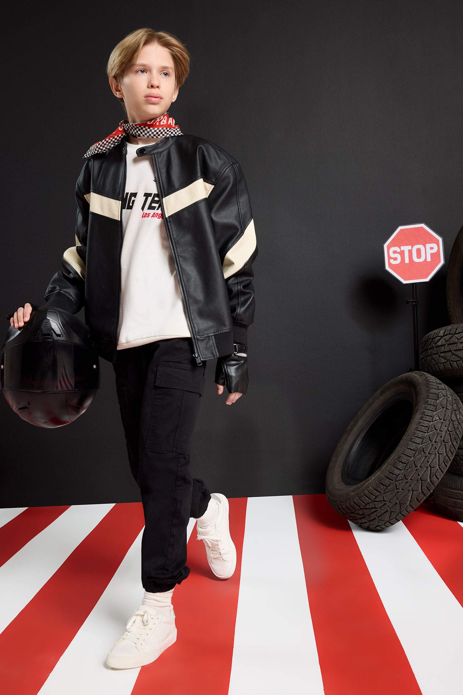 Erkek Çocuk Kargo Cepli Beli Bağcıklı Lastikli Paça Cepli Siyah Jogger Gabardin Pantolon