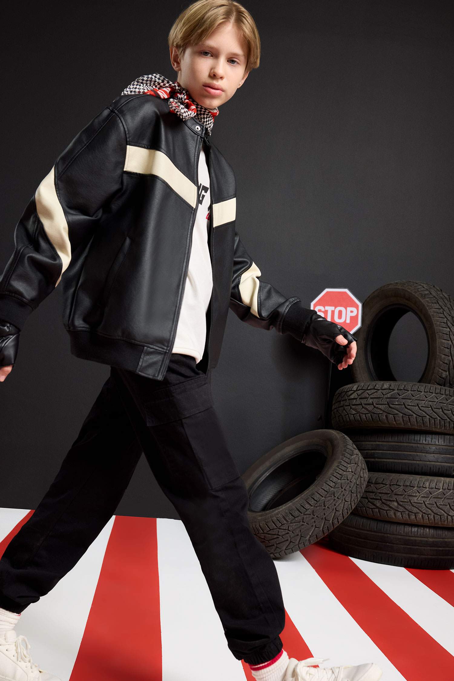 Erkek Çocuk Kargo Cepli Beli Bağcıklı Lastikli Paça Cepli Siyah Jogger Gabardin Pantolon