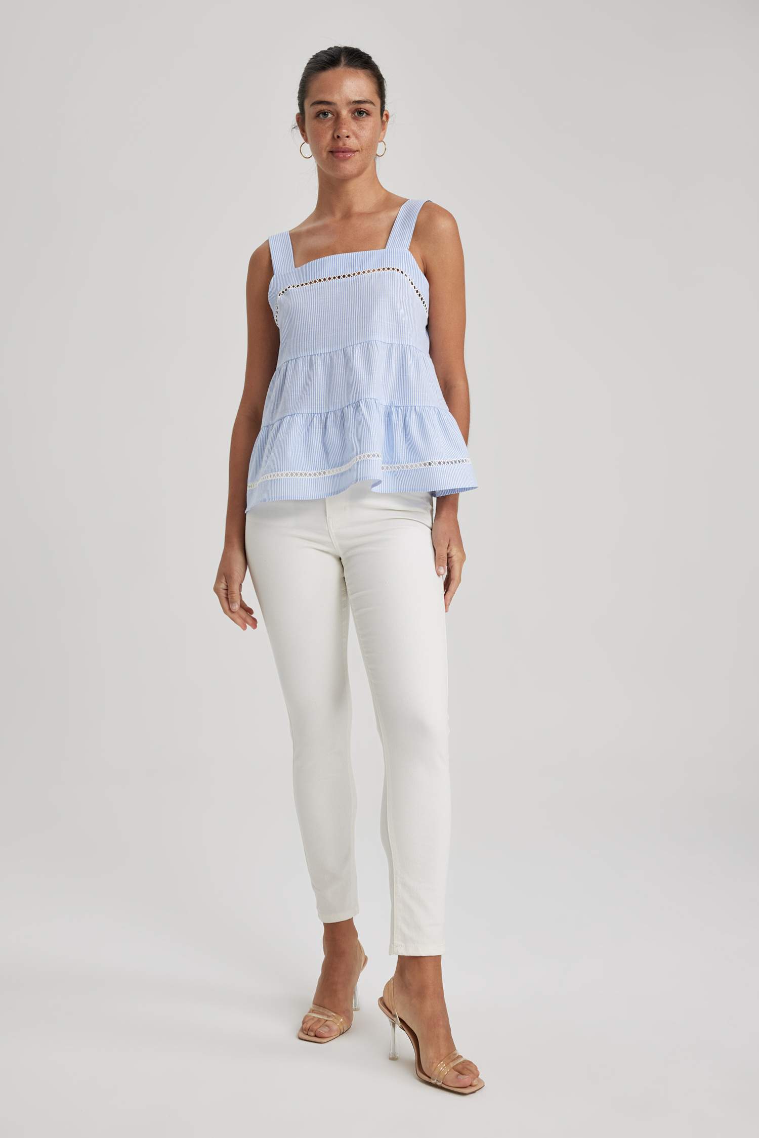 Askılı Kare Yaka %100 Pamuk Bluz