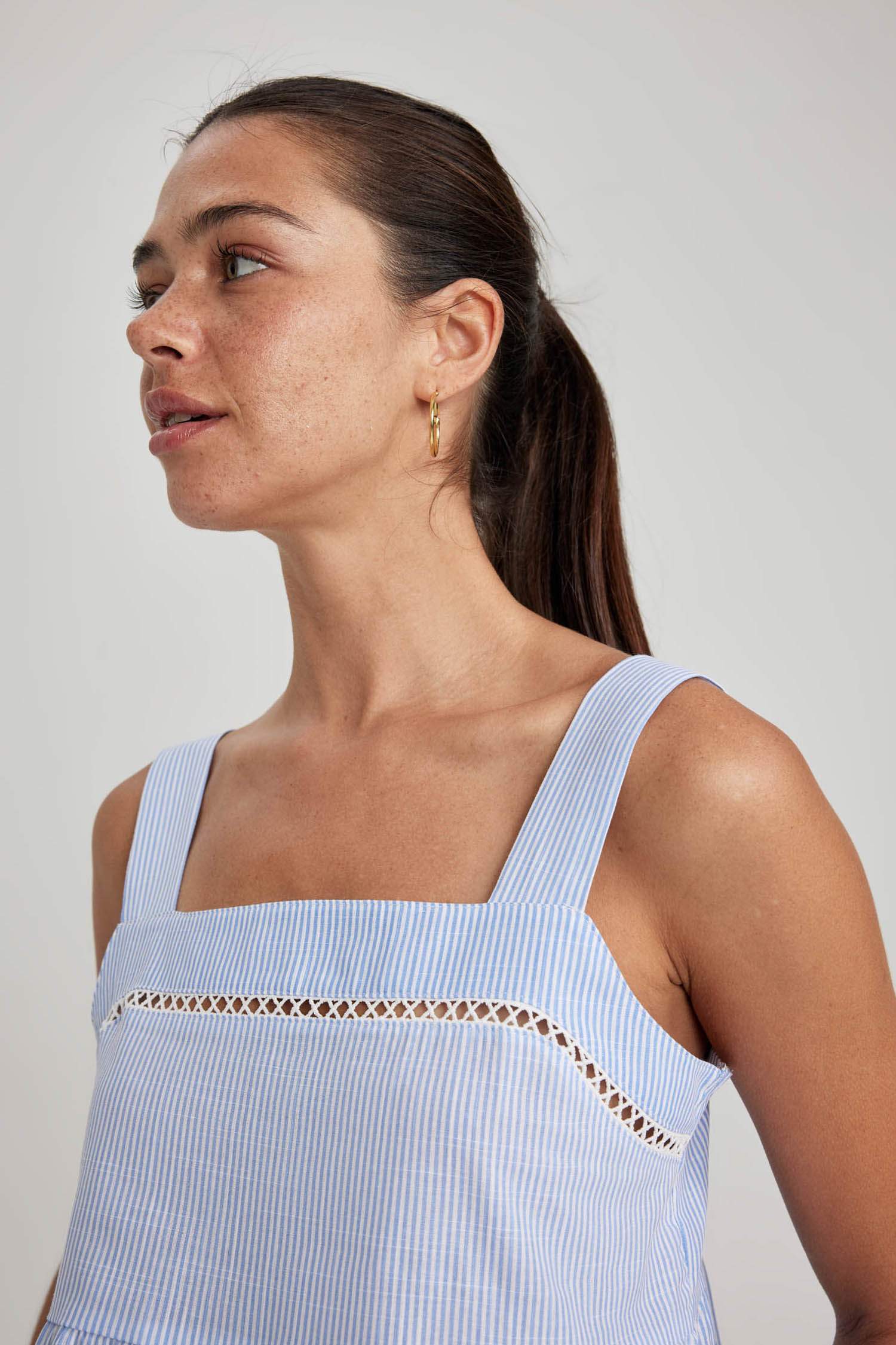 Askılı Kare Yaka %100 Pamuk Bluz