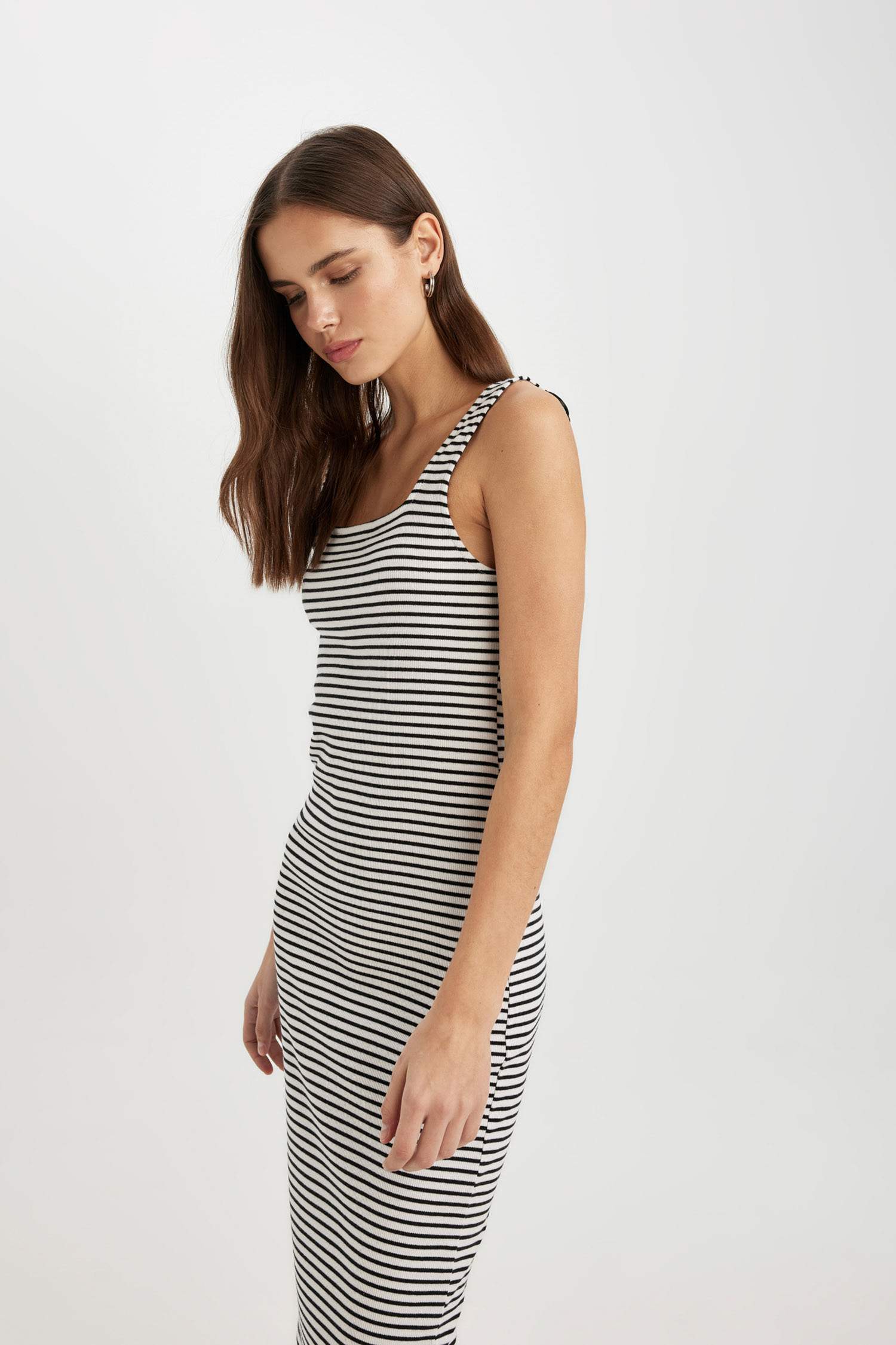 Robe En Maille À Manches Courtes Rayée Col Carré