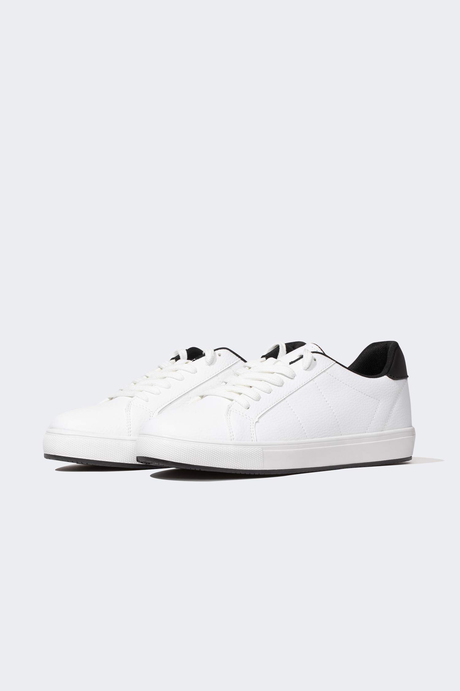 Men Flat Sole Lace-up Faux Leather Sneaker