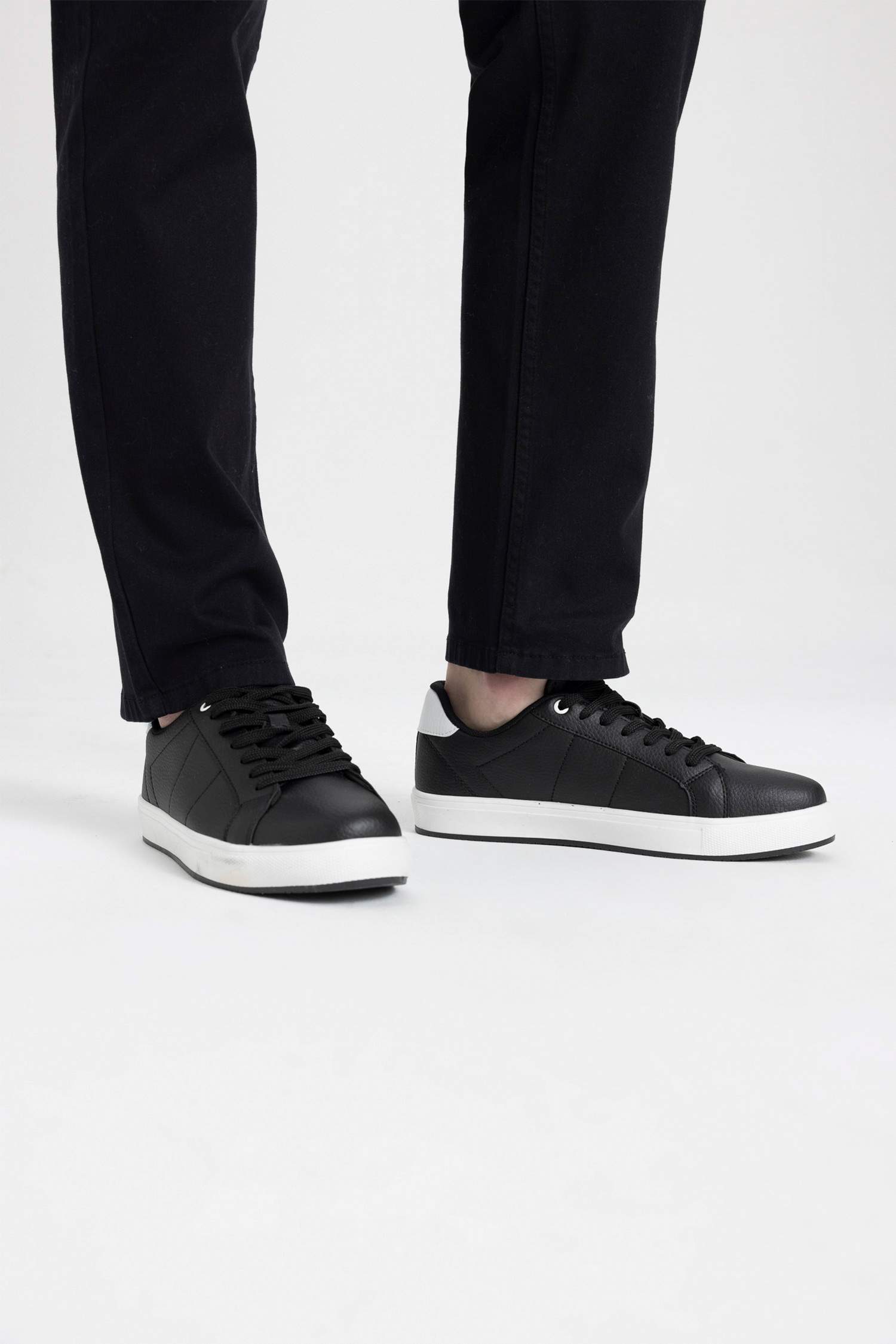 Man Faux Leather Flat Sole Sneaker