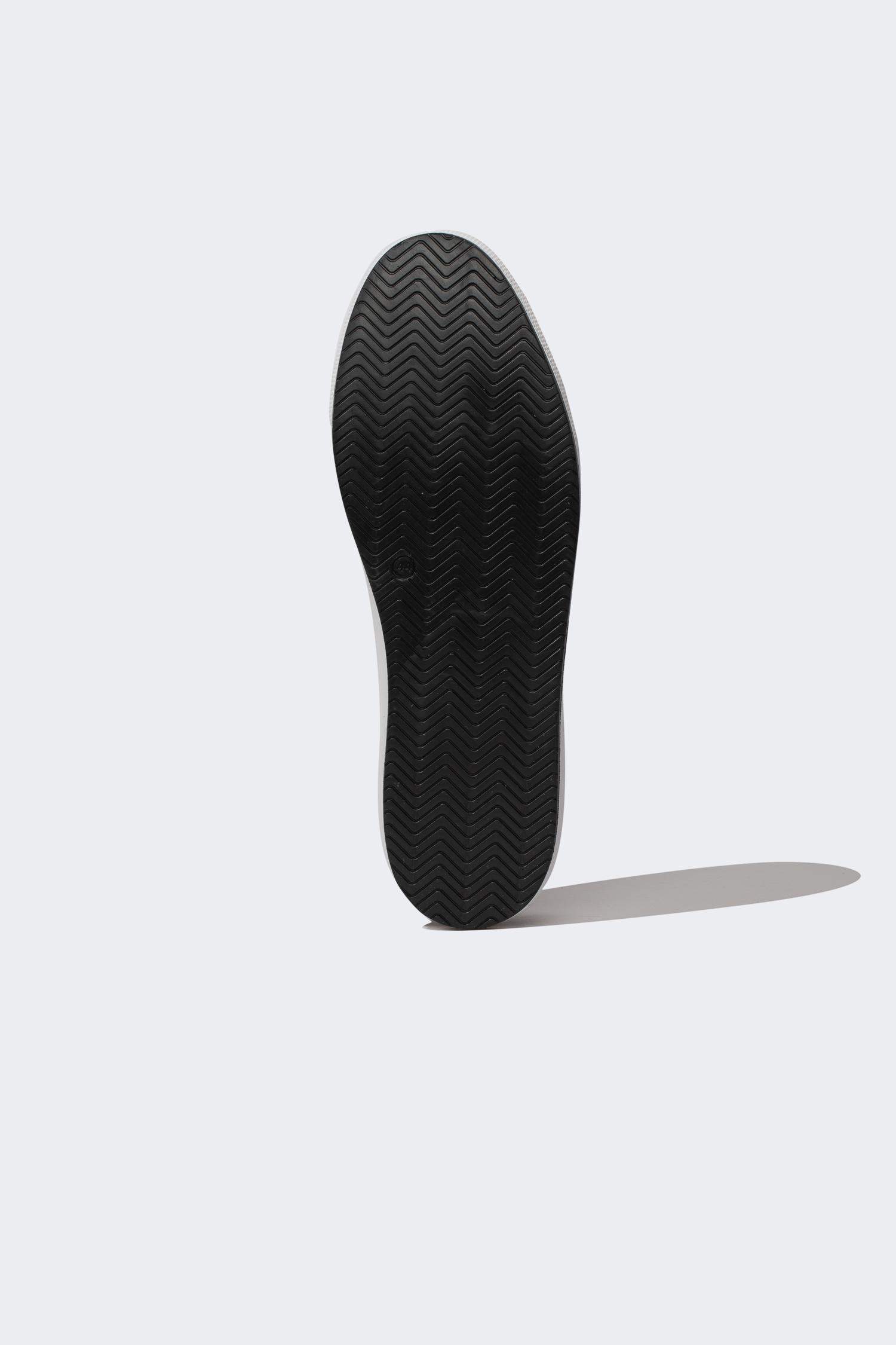 Man Faux Leather Flat Sole Sneaker