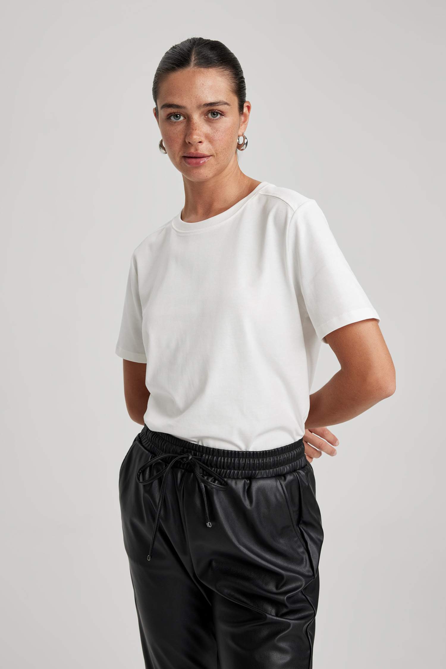 تيشيرت قطن نص ردن قصة عادية بياخة مستديرة