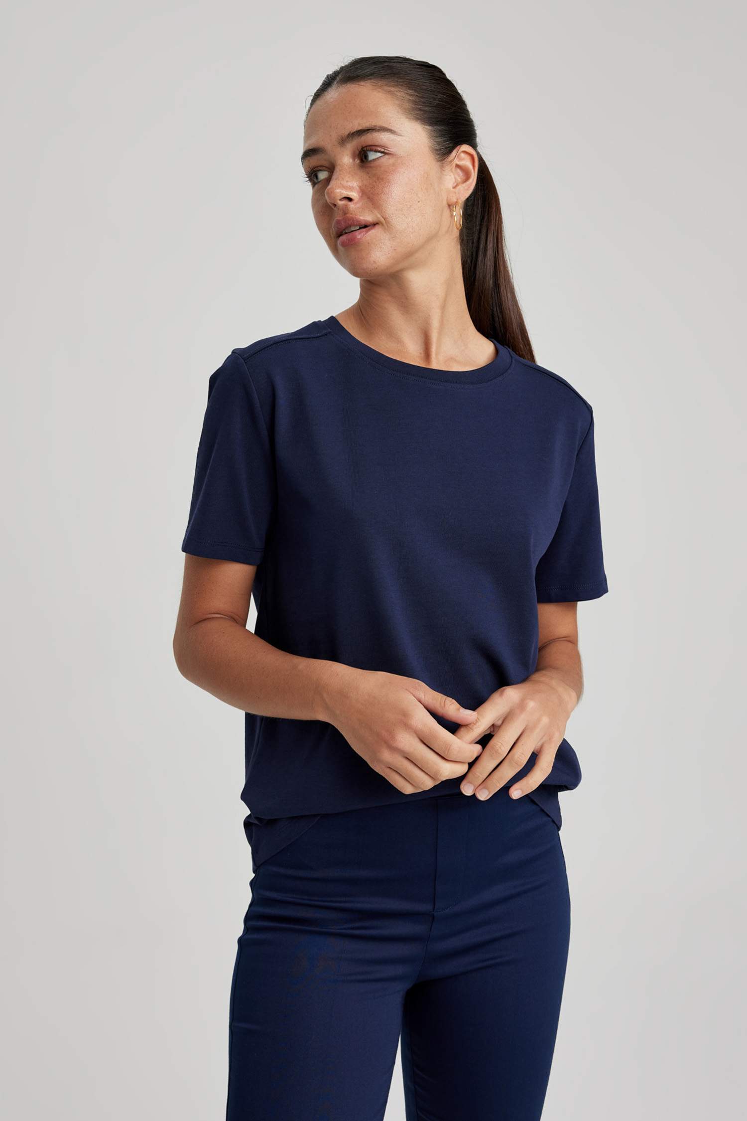 تي شيرت نص كم قطن قصة عادية برقبة مستديرة