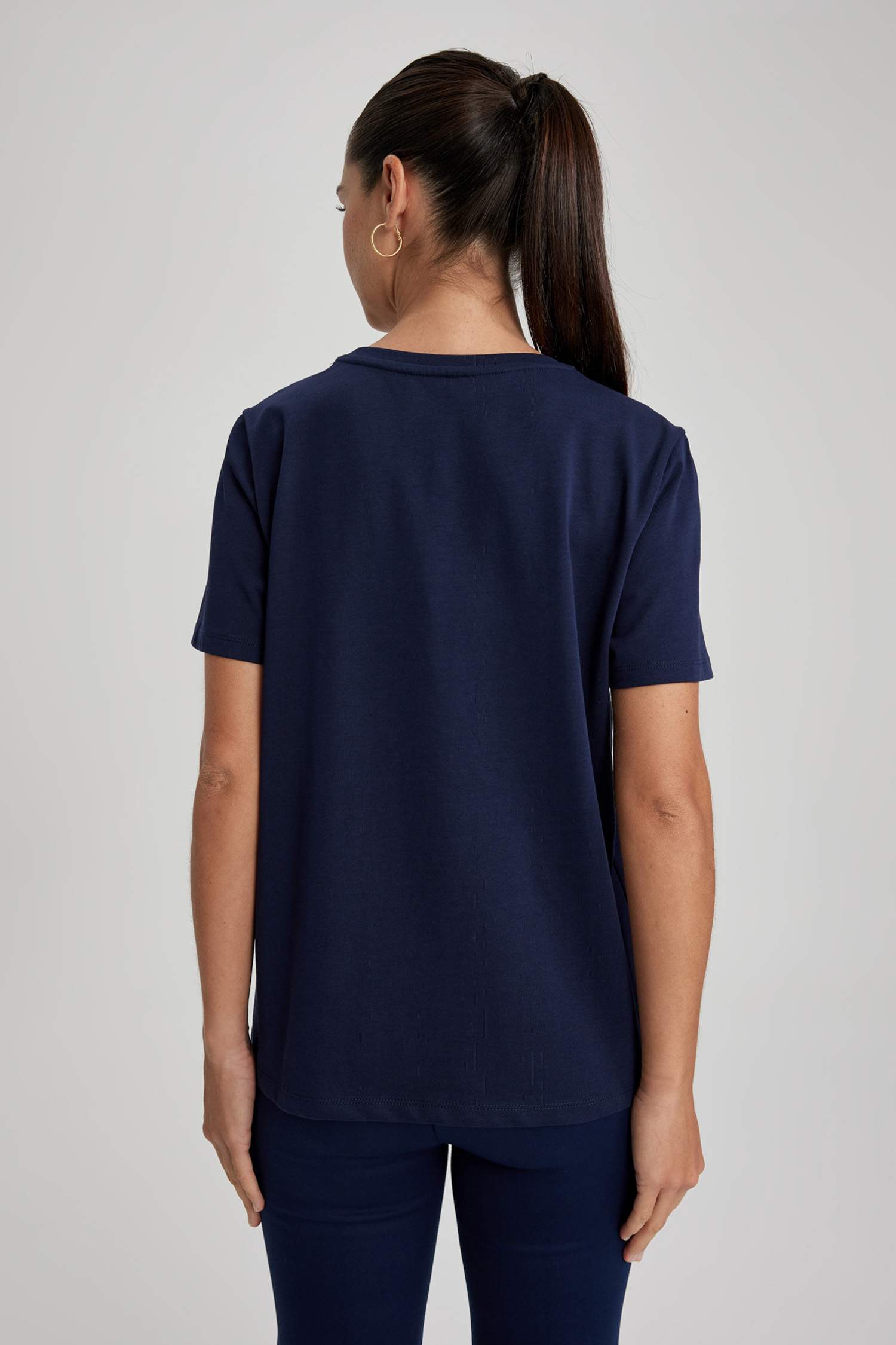 تي شيرت نص كم قطن قصة عادية برقبة مستديرة