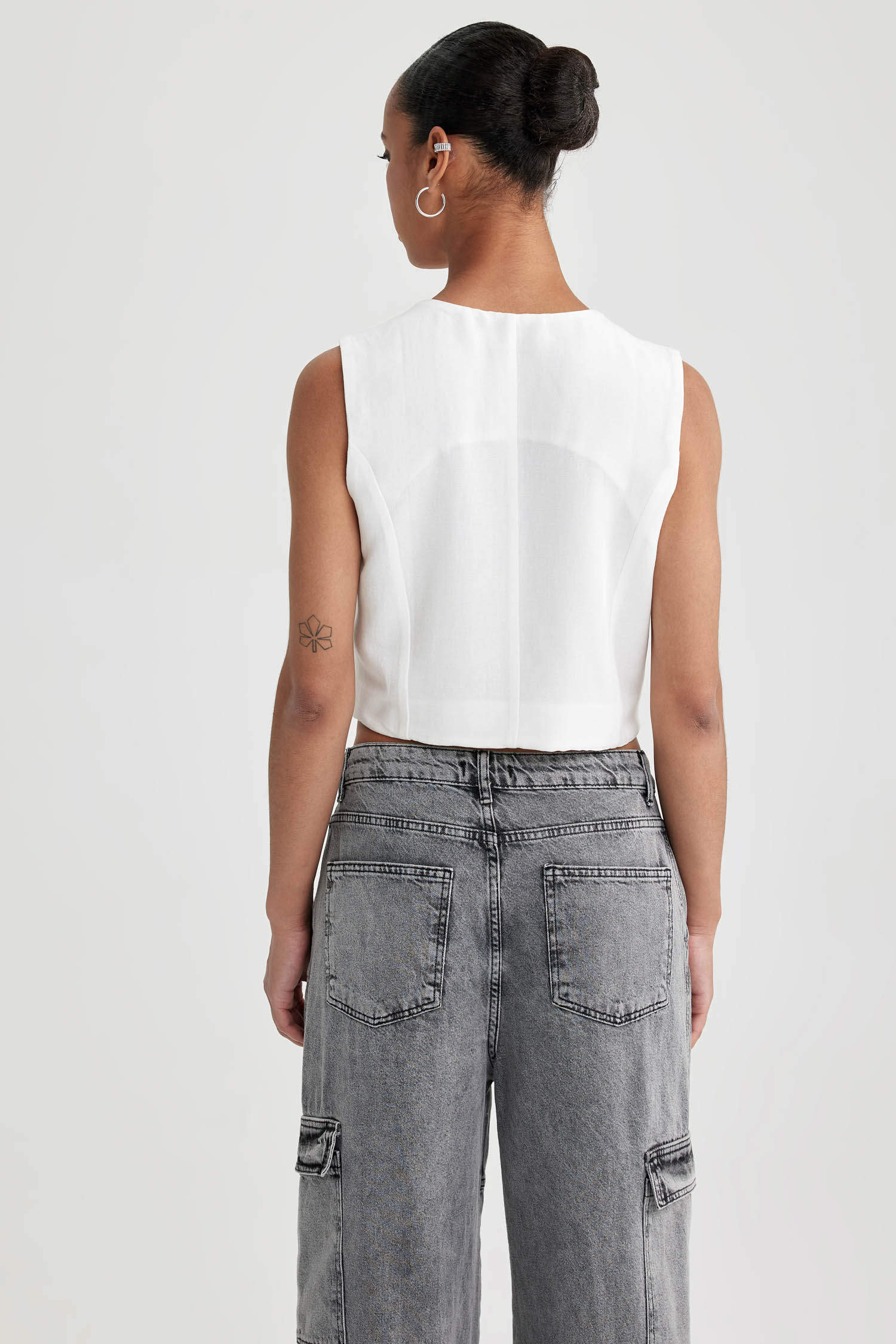 White Woman Slim Fit Vest 2845967 | DeFacto
