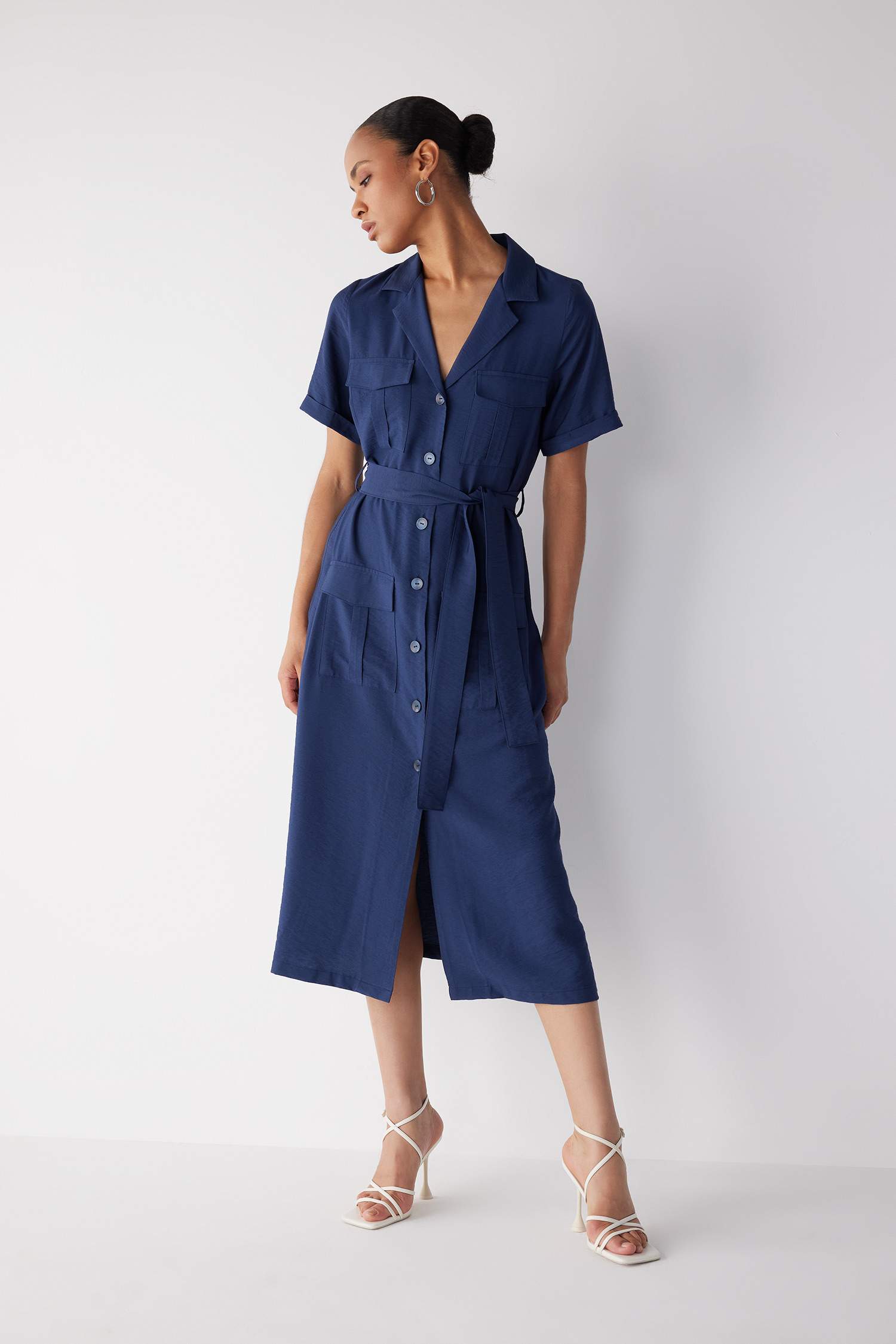 Платье миди с коротким рукавом